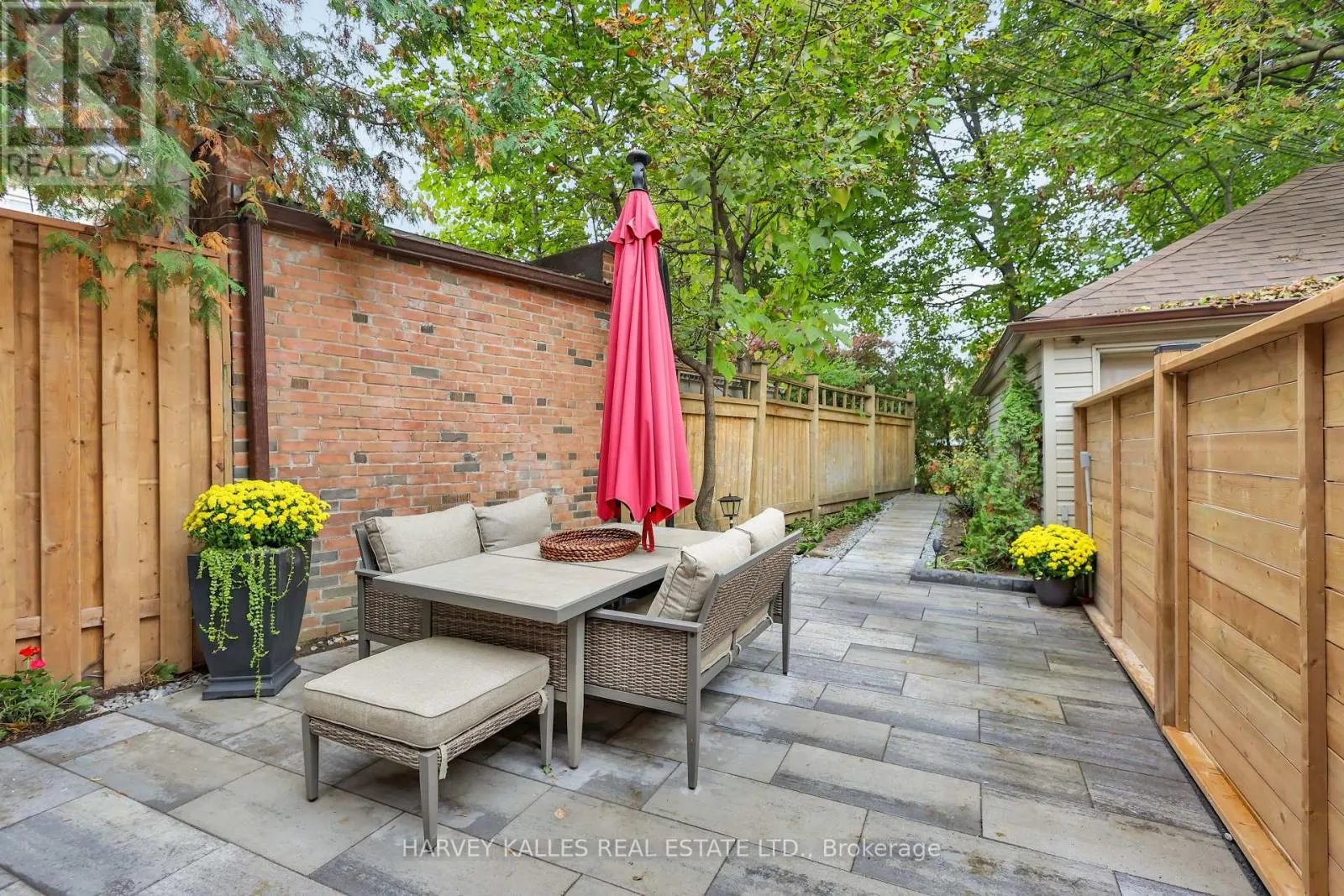 251 WANLESS AVENUE