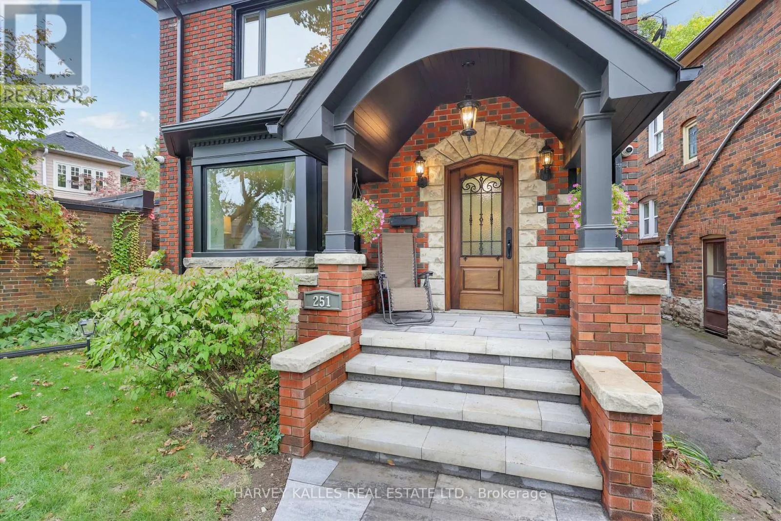 251 WANLESS AVENUE