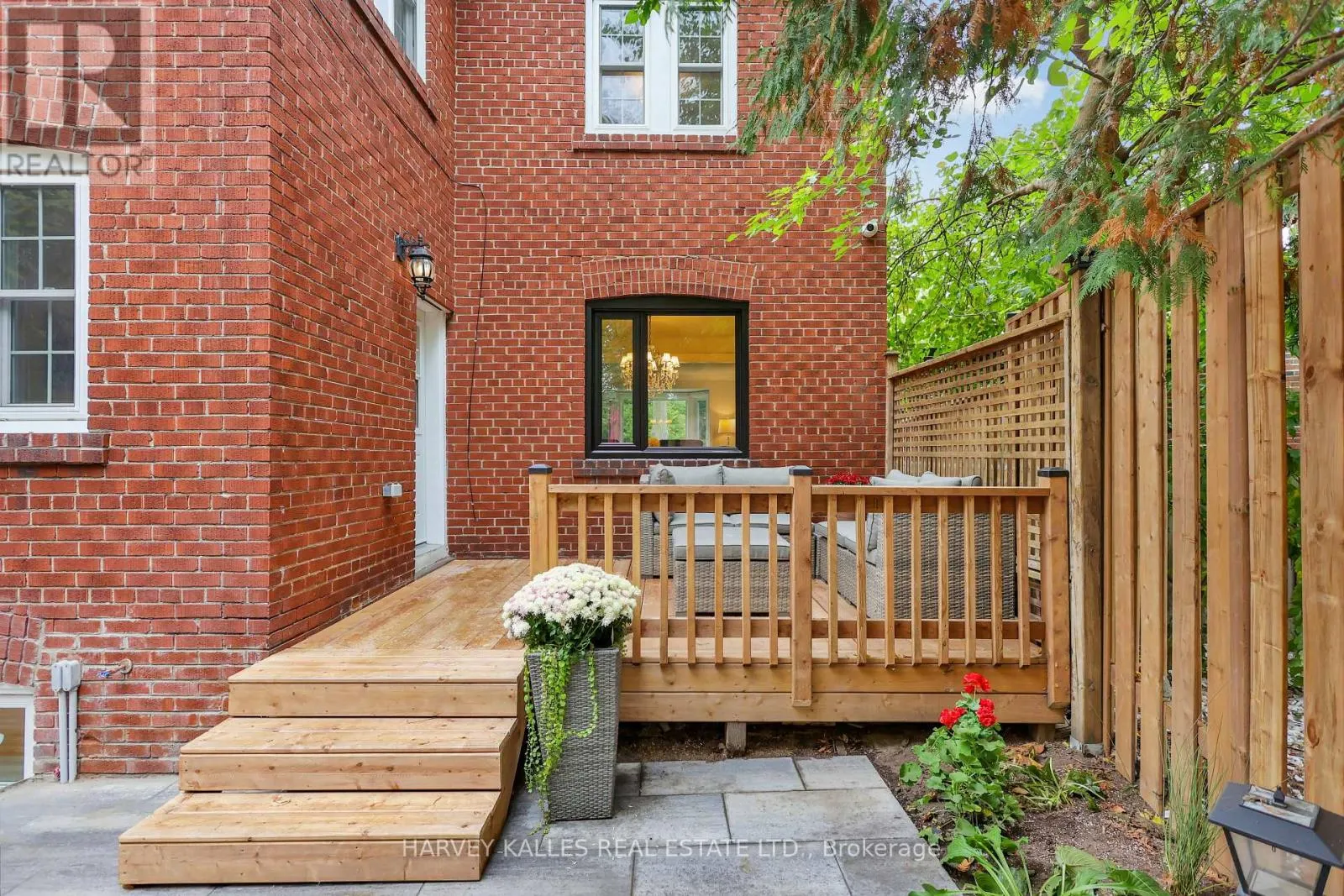 251 WANLESS AVENUE