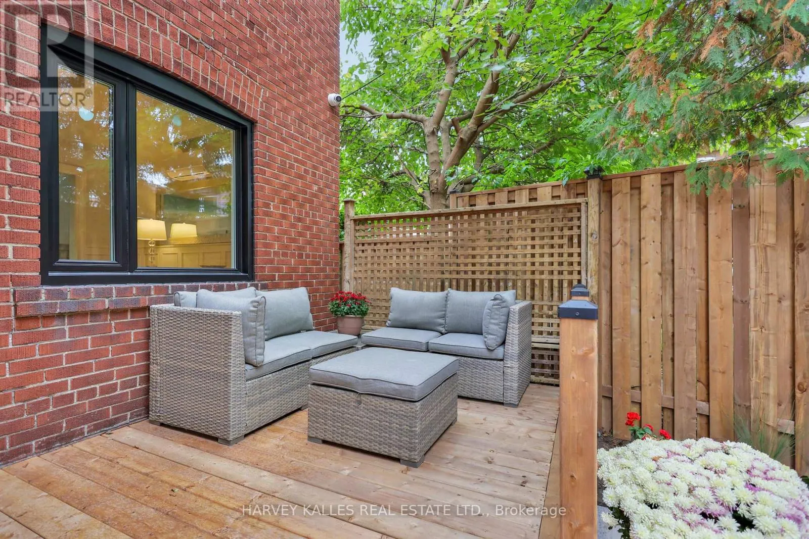 251 WANLESS AVENUE