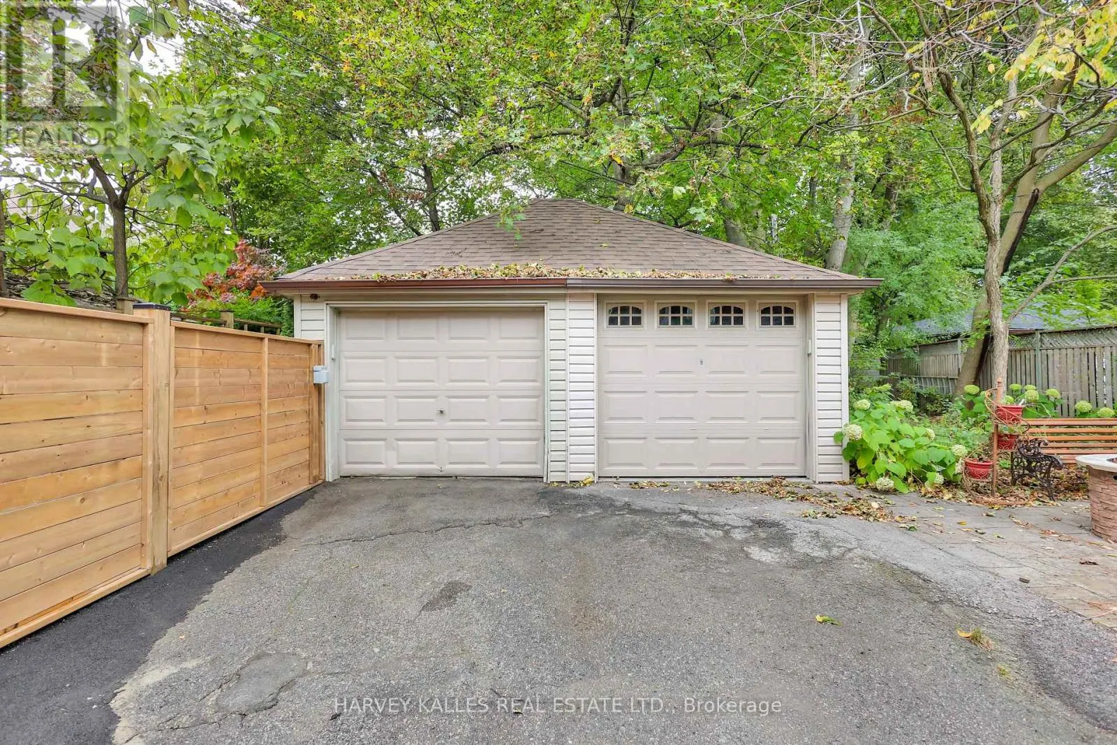 251 WANLESS AVENUE