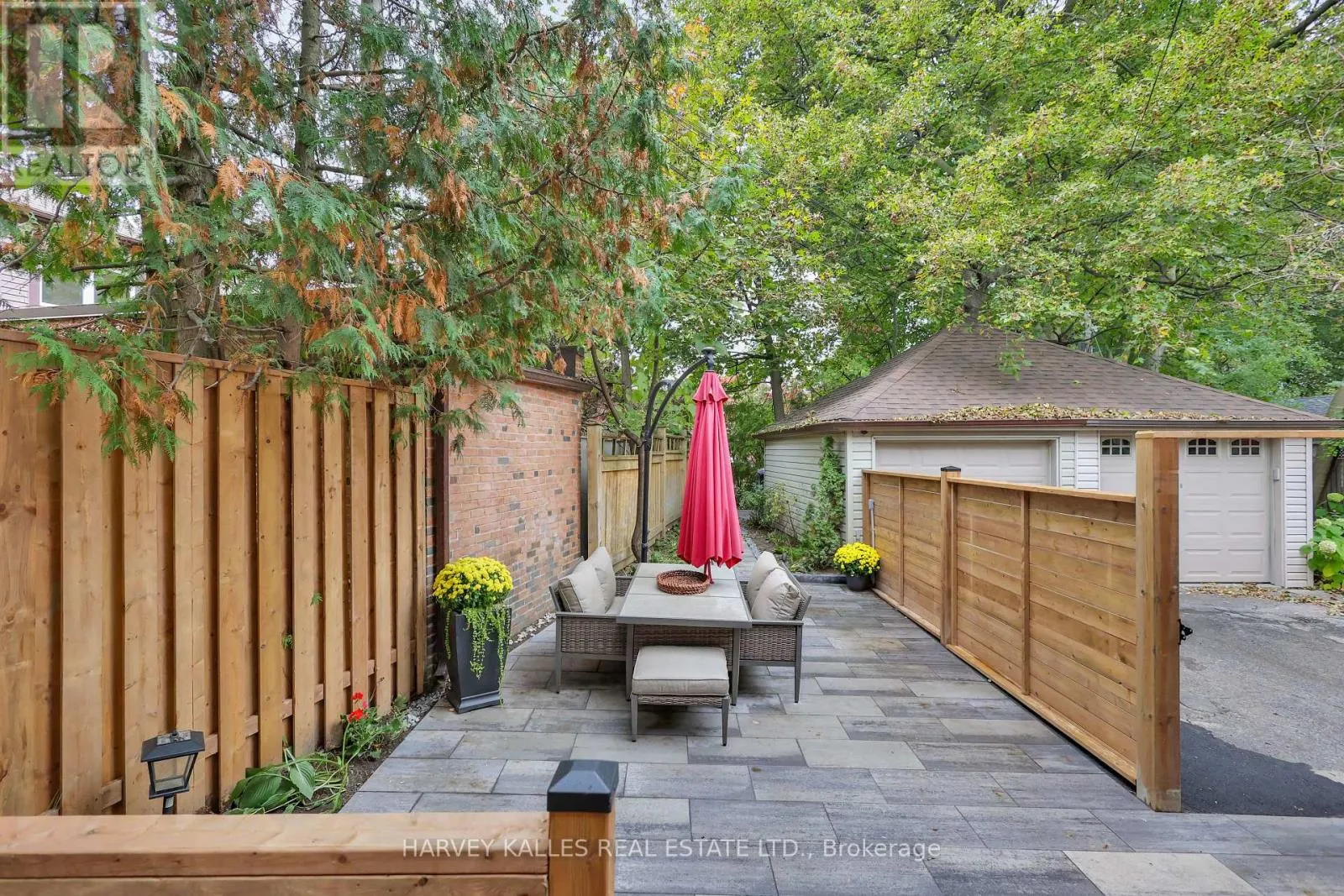 251 WANLESS AVENUE