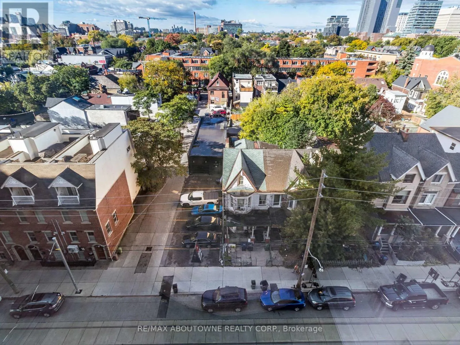 703 - 195 MCCAUL STREET