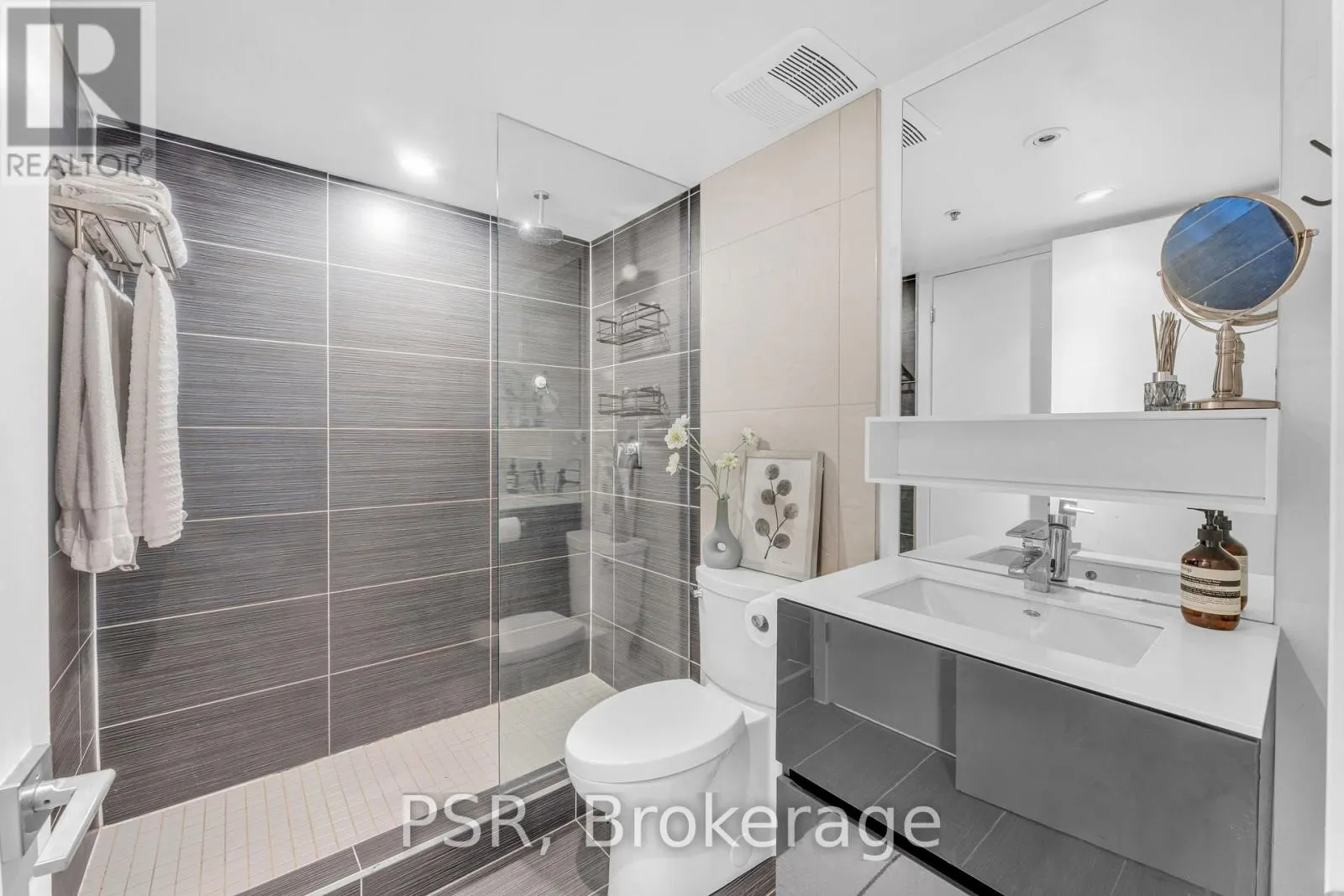 502 - 109 WOLSELEY STREET