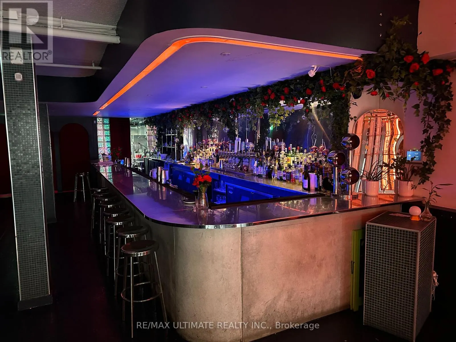 1166 DUNDAS STREET W
