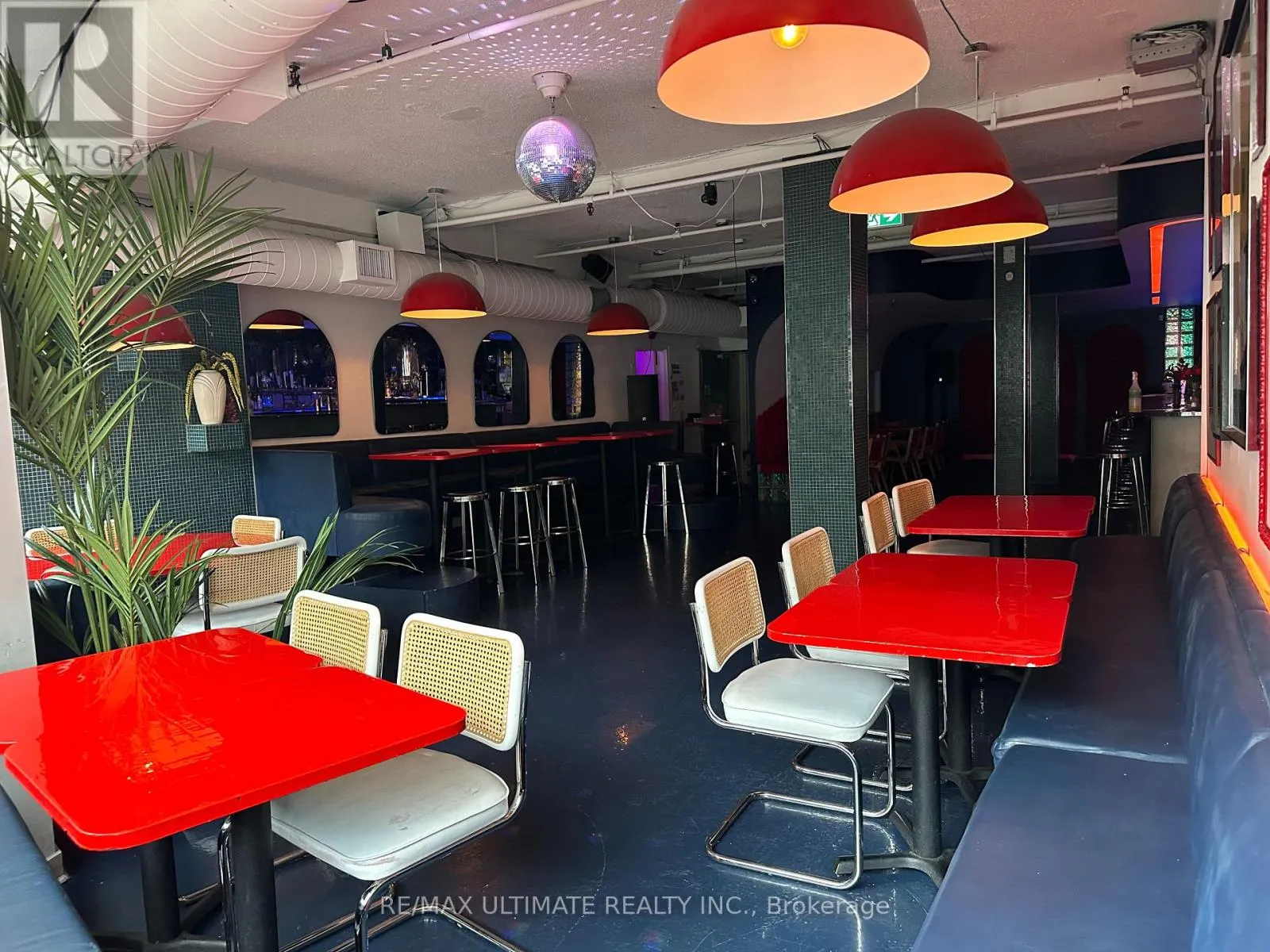 1166 DUNDAS STREET W