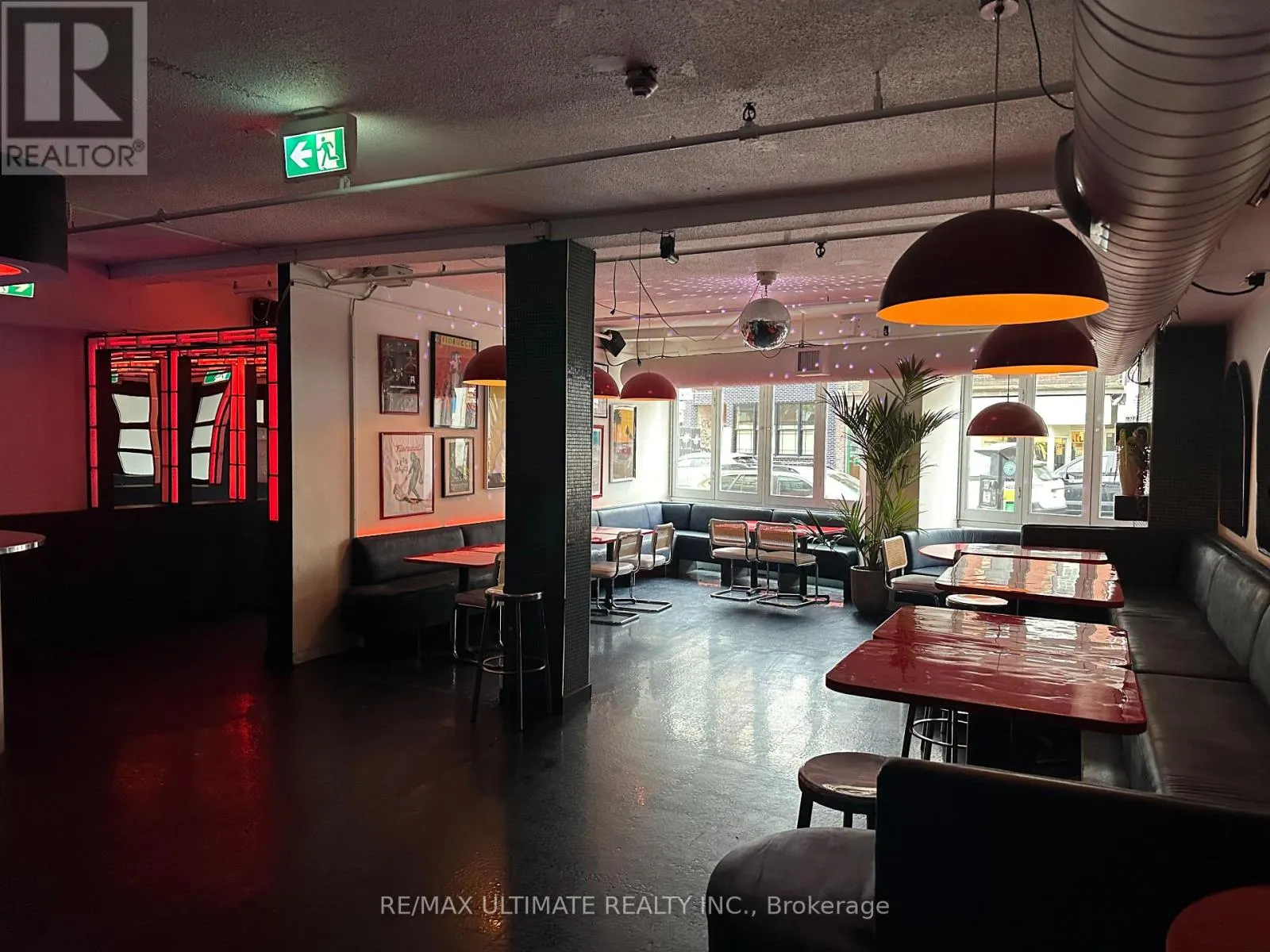 1166 DUNDAS STREET W
