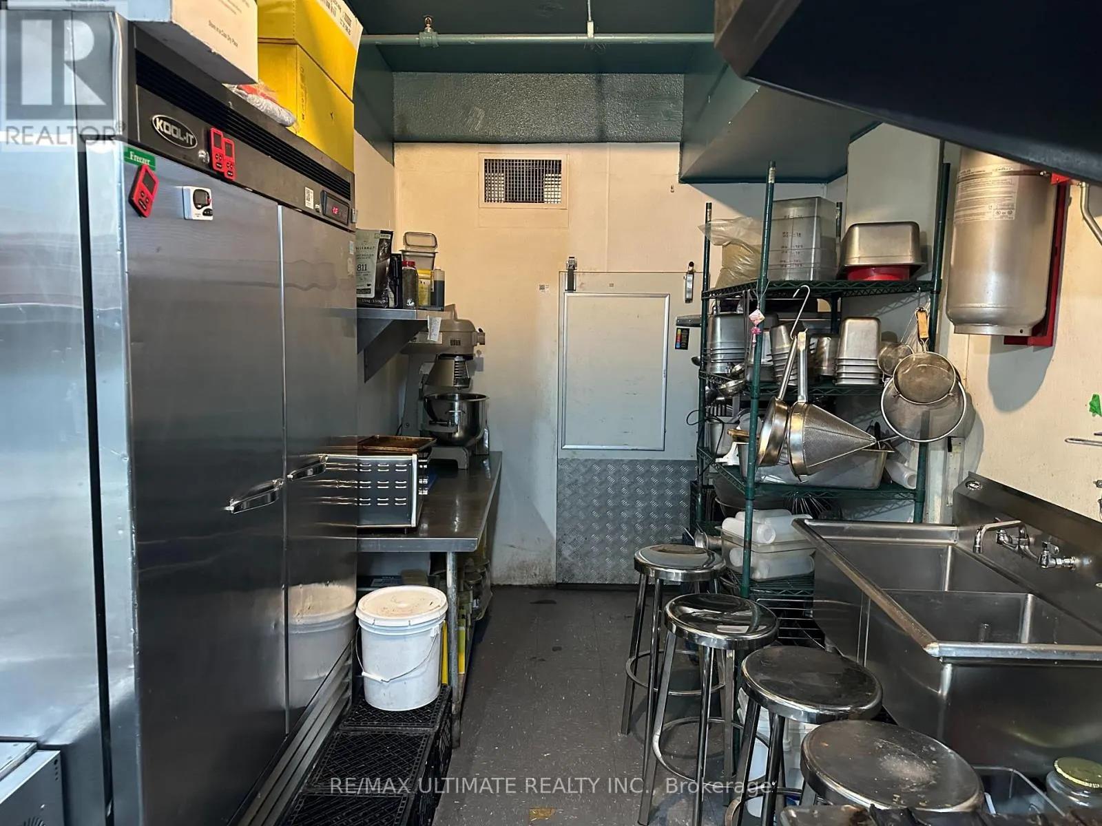 1166 DUNDAS STREET W