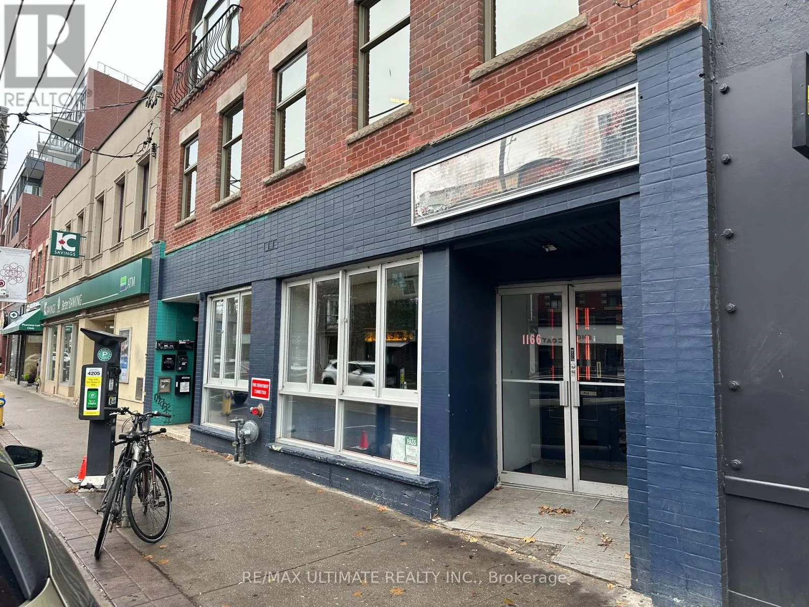 1166 DUNDAS STREET W