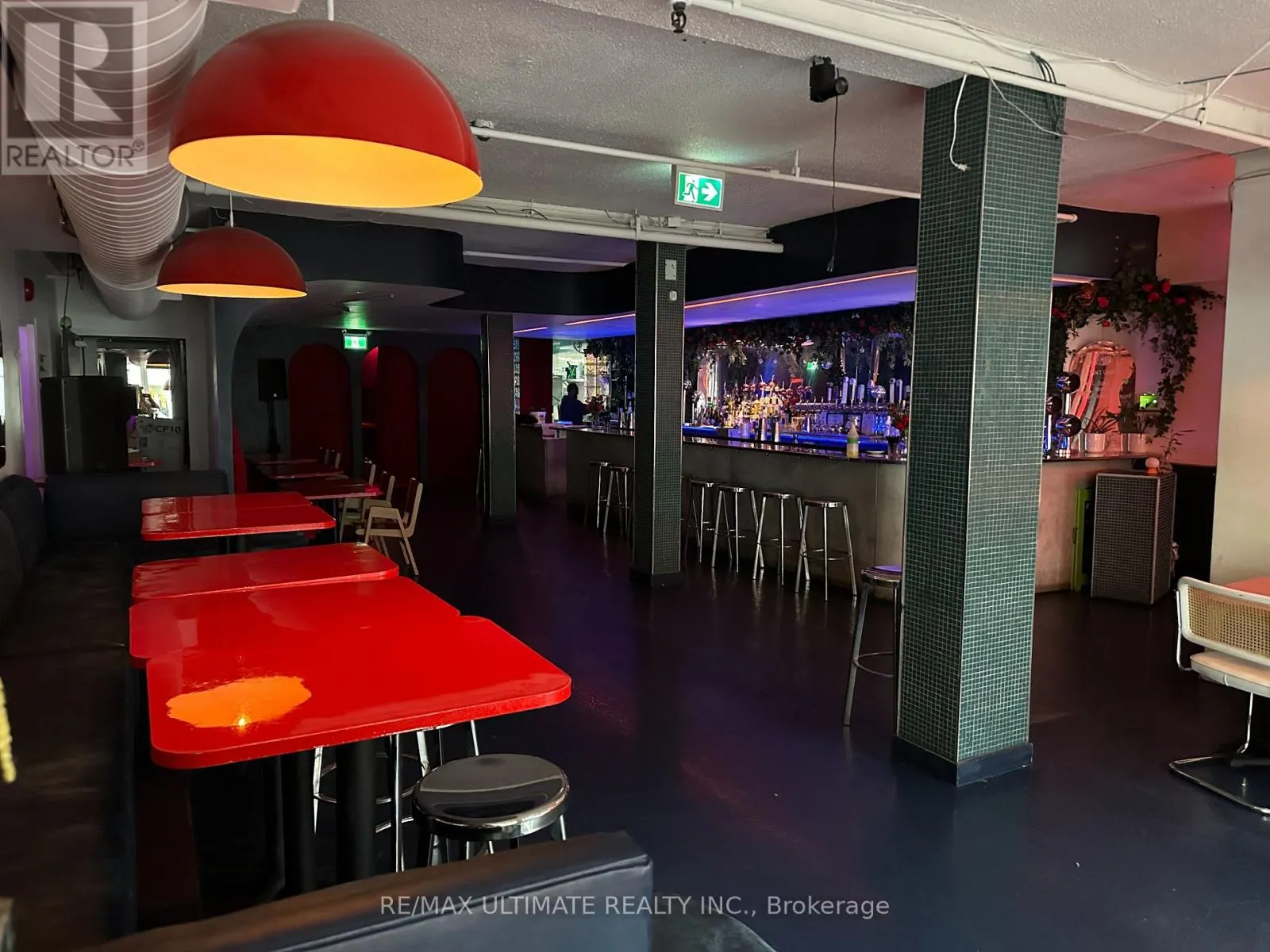 1166 DUNDAS STREET W