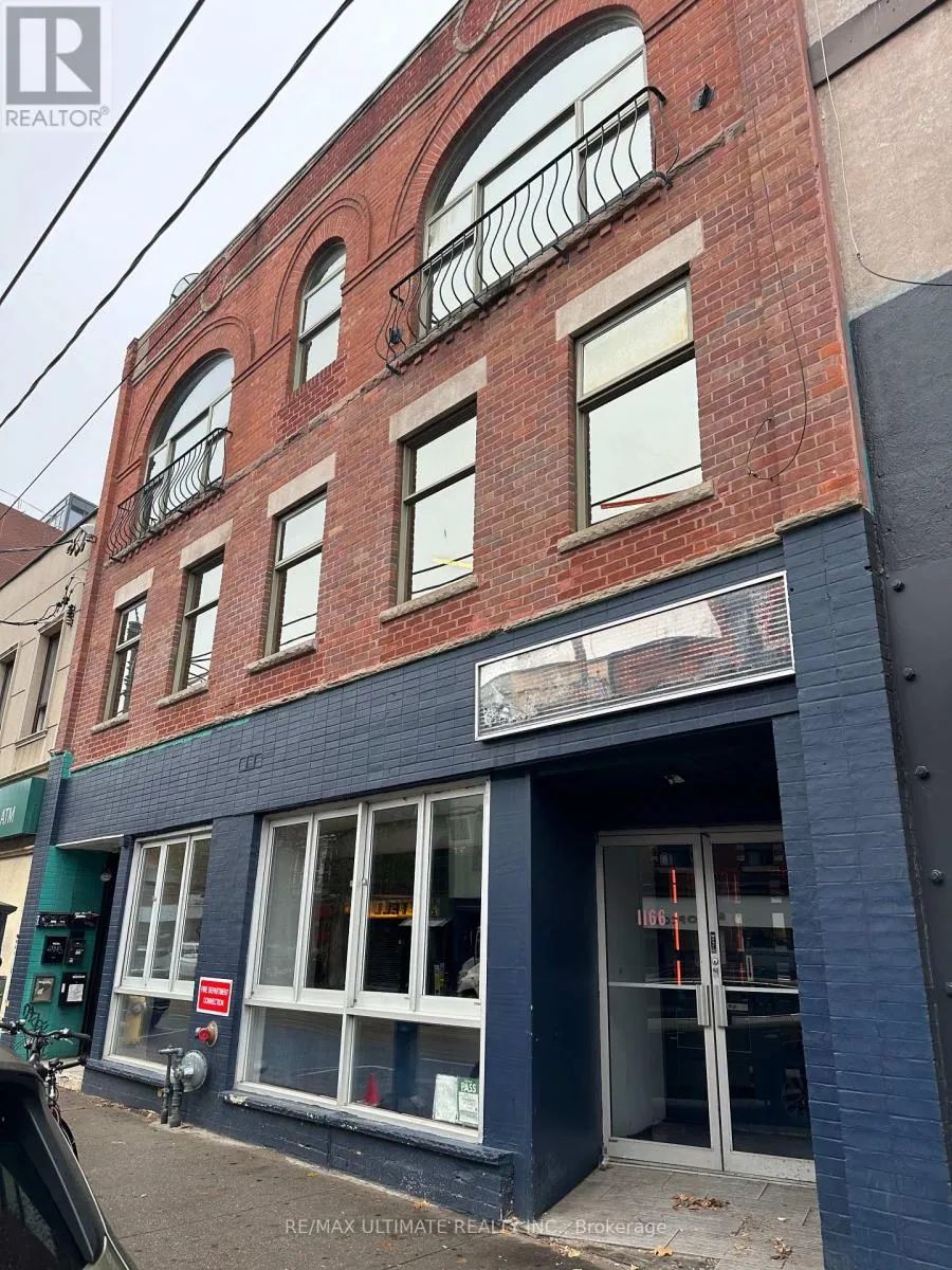 1166 DUNDAS STREET W