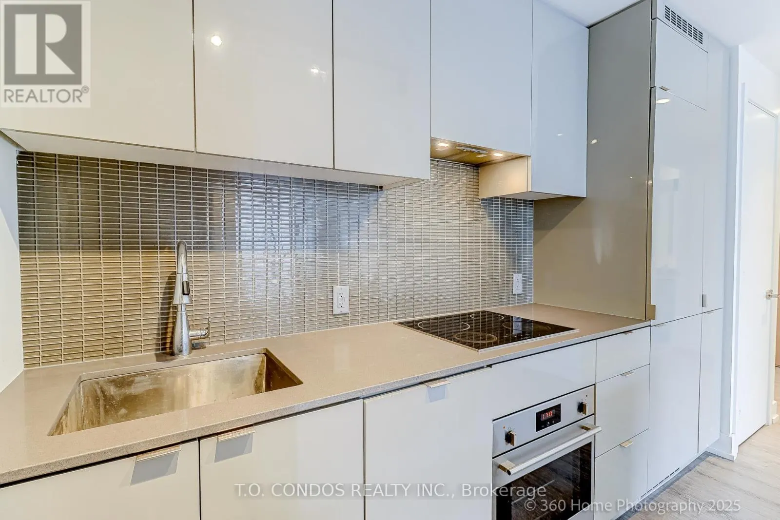 4105 - 7 GRENVILLE STREET
