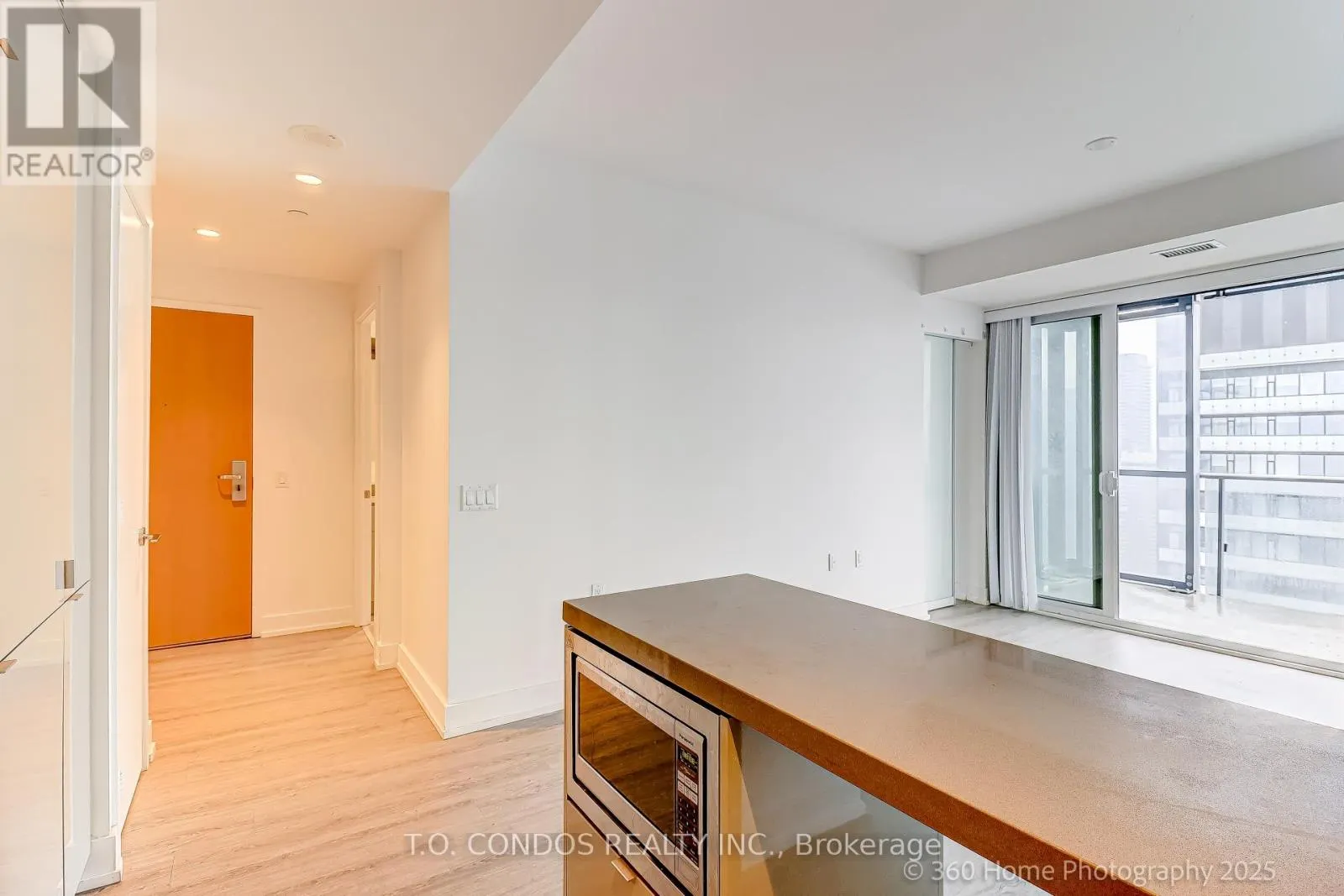 4105 - 7 GRENVILLE STREET