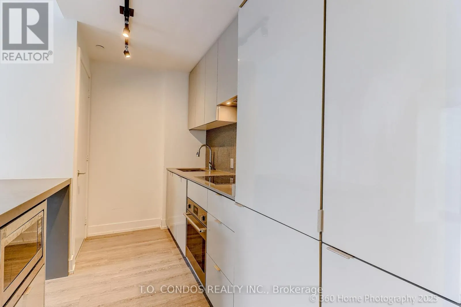 4105 - 7 GRENVILLE STREET