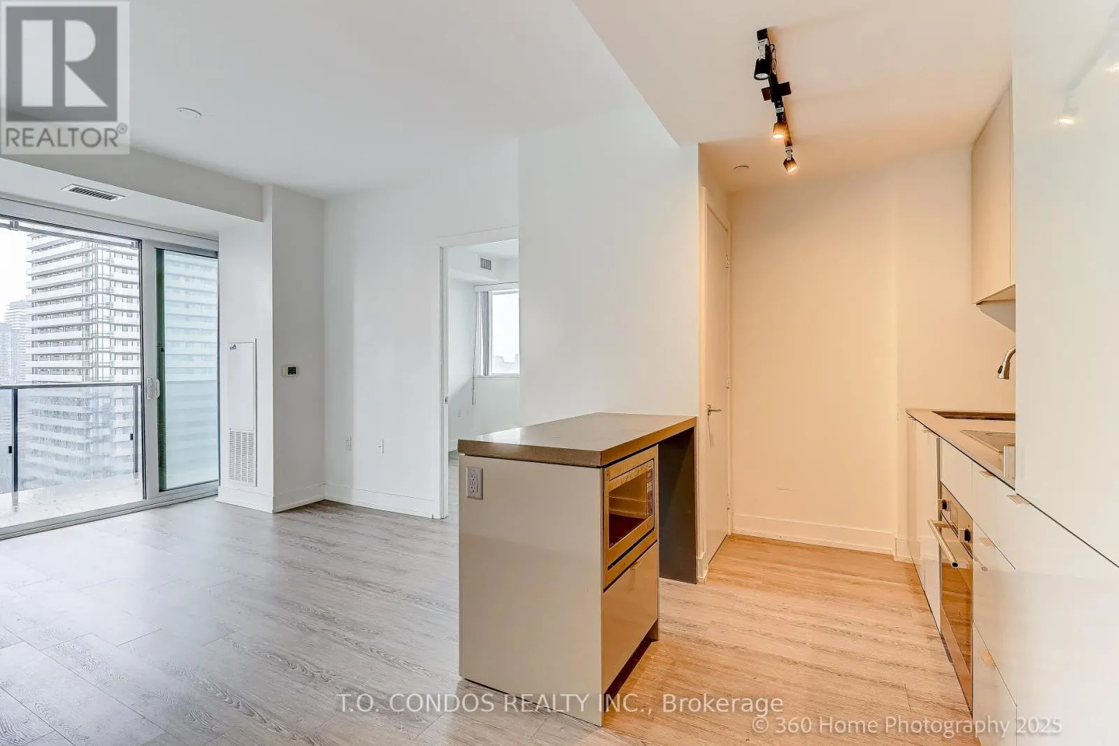 4105 - 7 GRENVILLE STREET