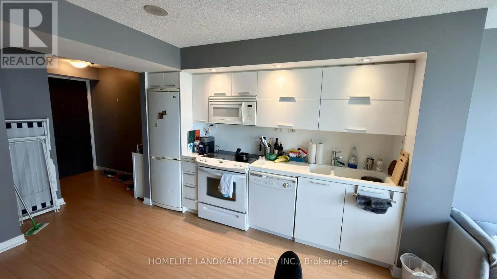 1608 - 25 CAPREOL COURT