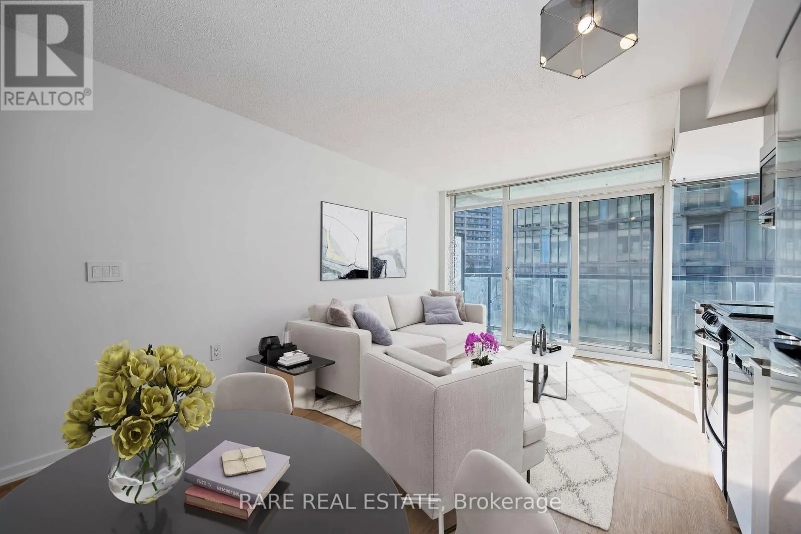 519W - 36 LISGAR STREET