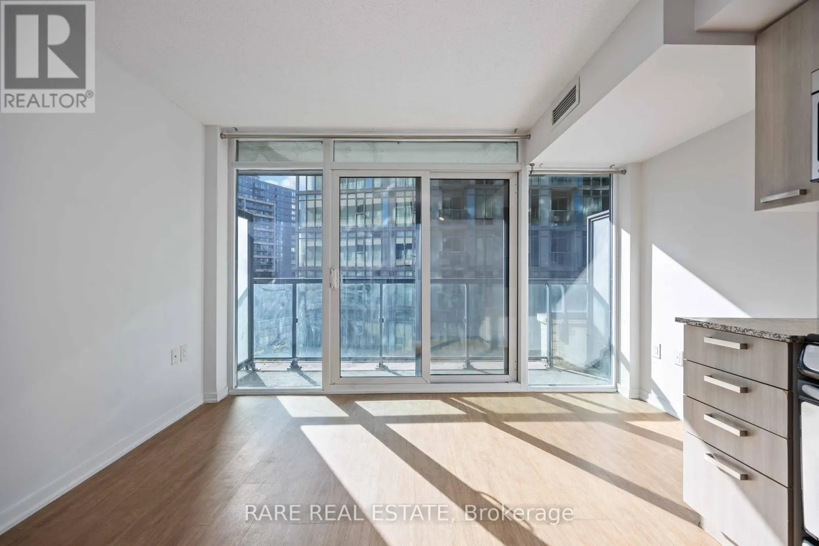 519W - 36 LISGAR STREET