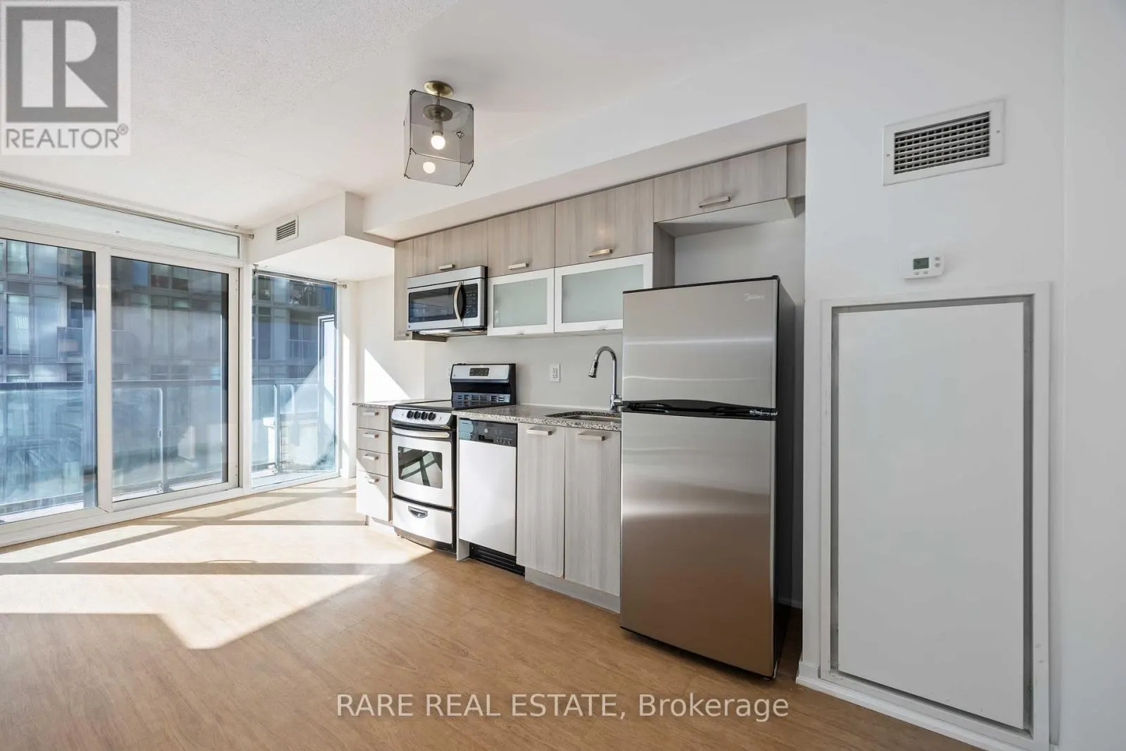 519W - 36 LISGAR STREET
