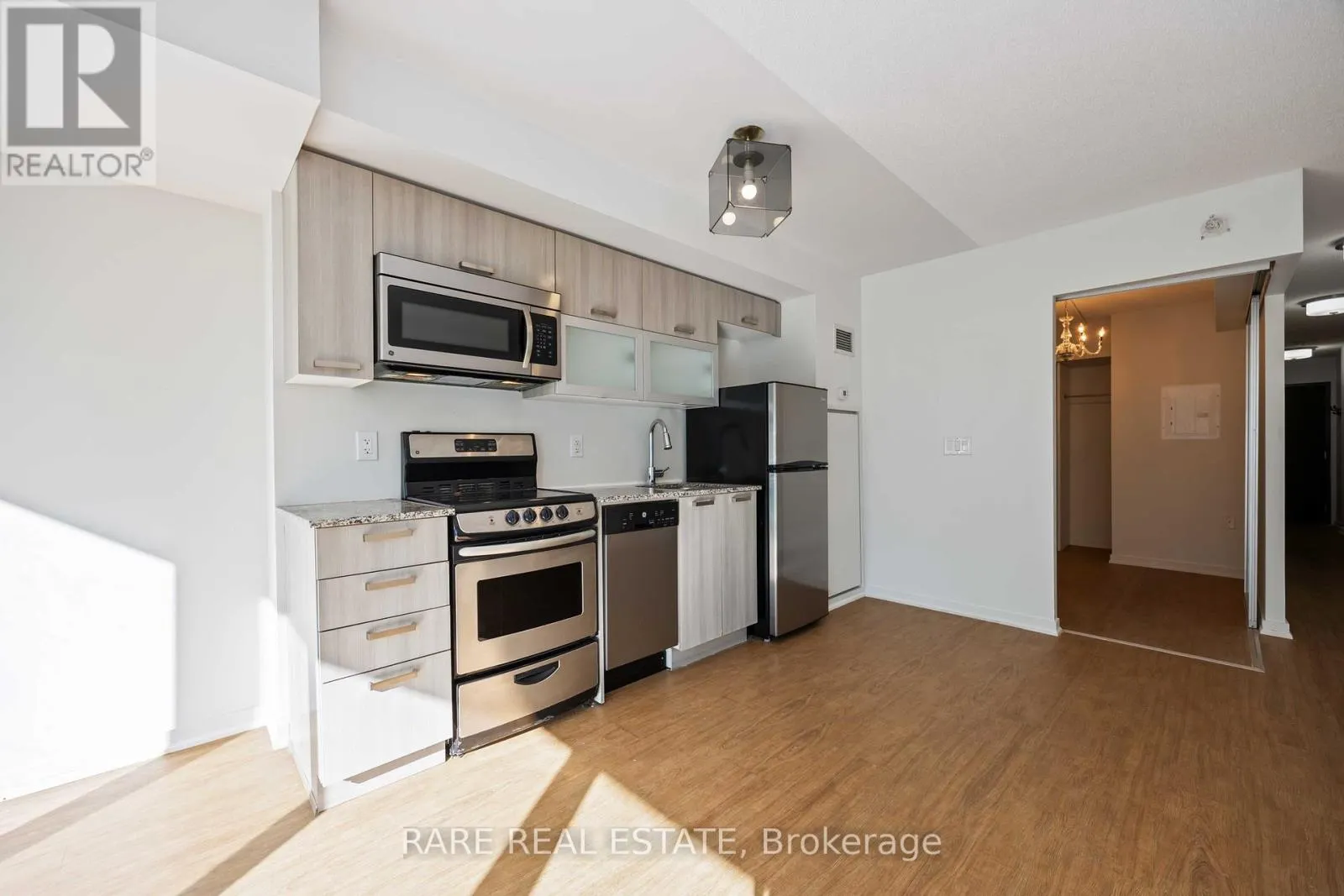 519W - 36 LISGAR STREET