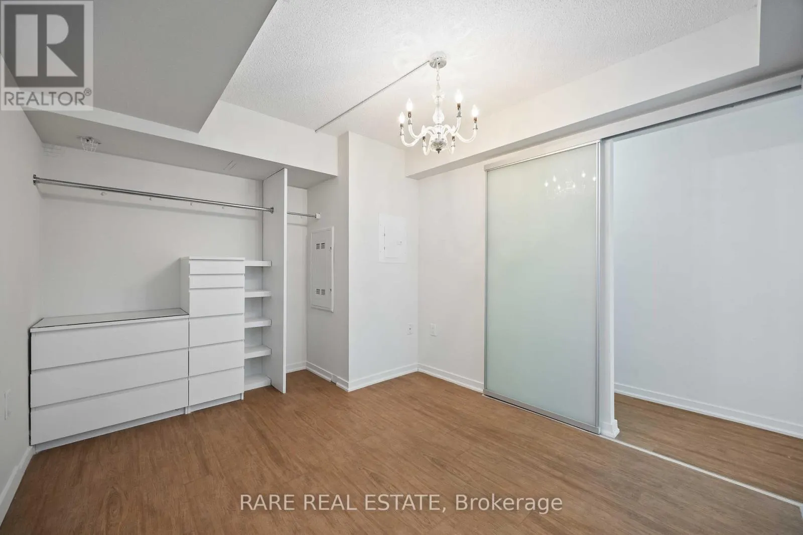 519W - 36 LISGAR STREET