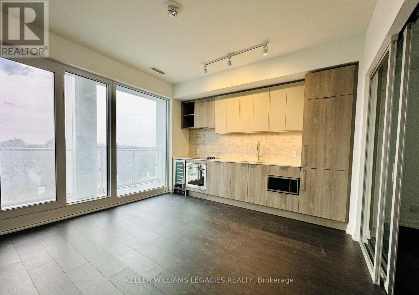 1807 - 2020 BATHURST STREET