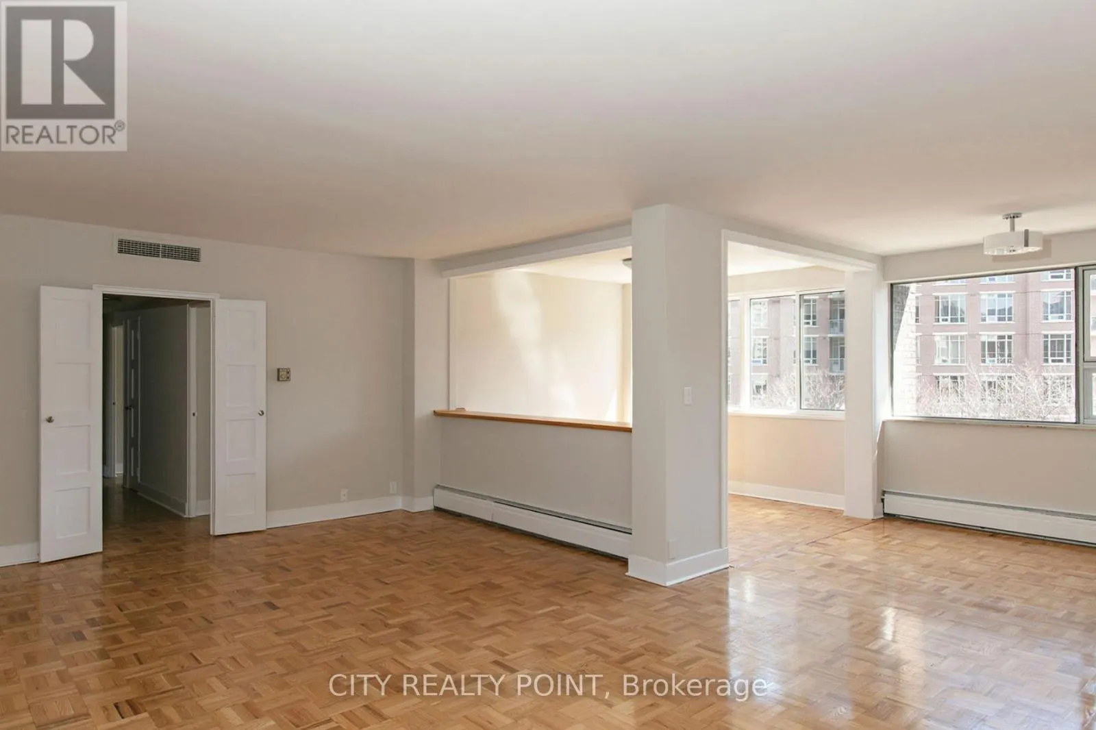 303 - 9 DEER PARK CRESCENT