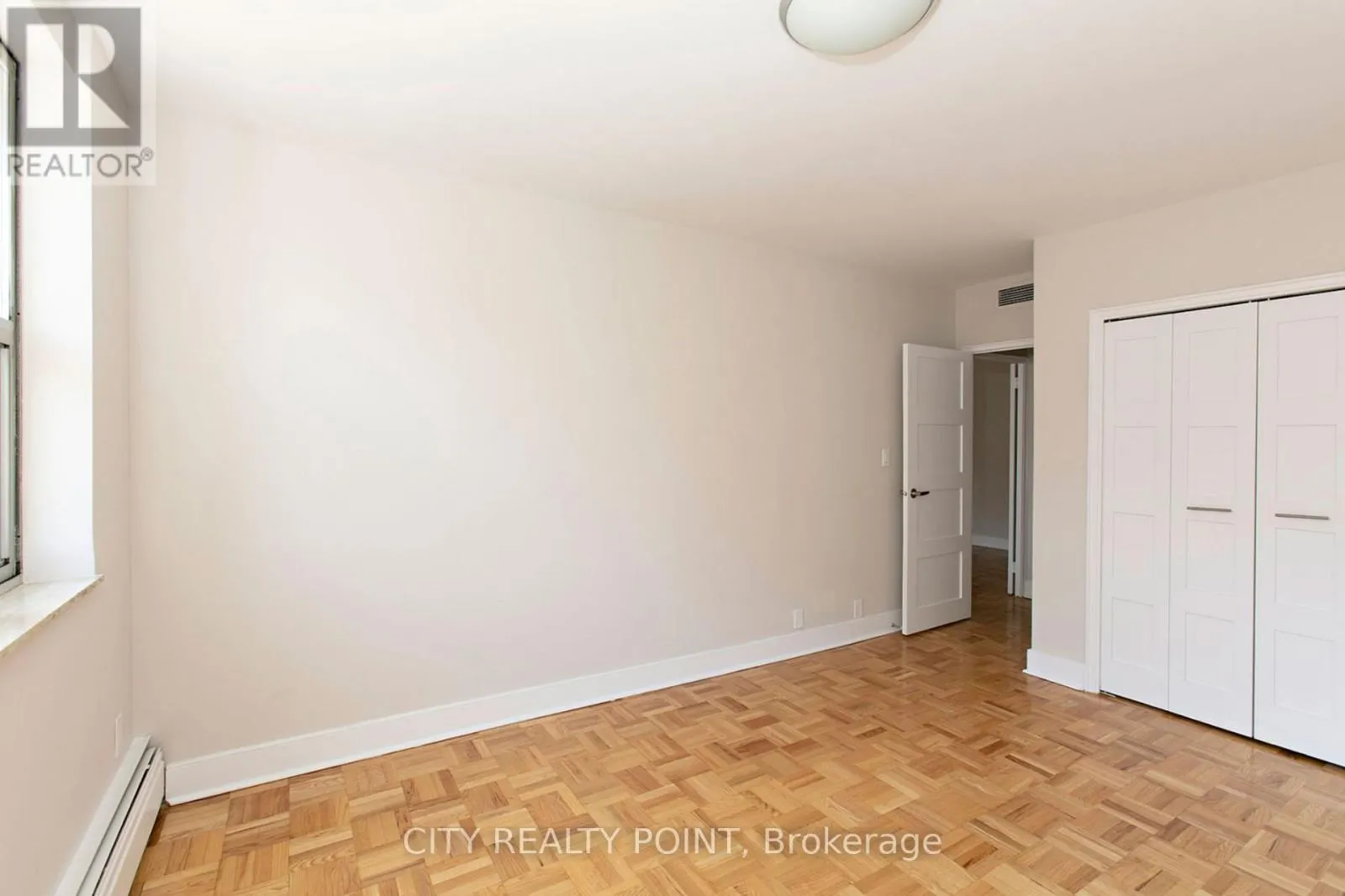 303 - 9 DEER PARK CRESCENT