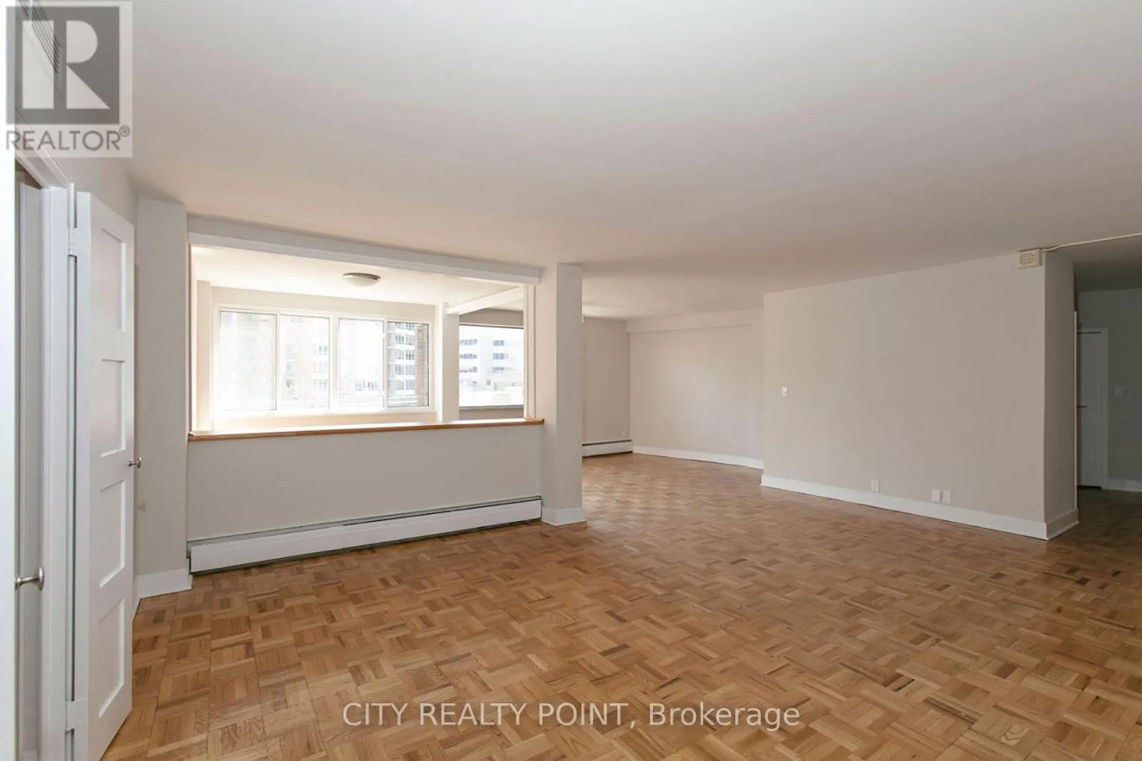 303 - 9 DEER PARK CRESCENT