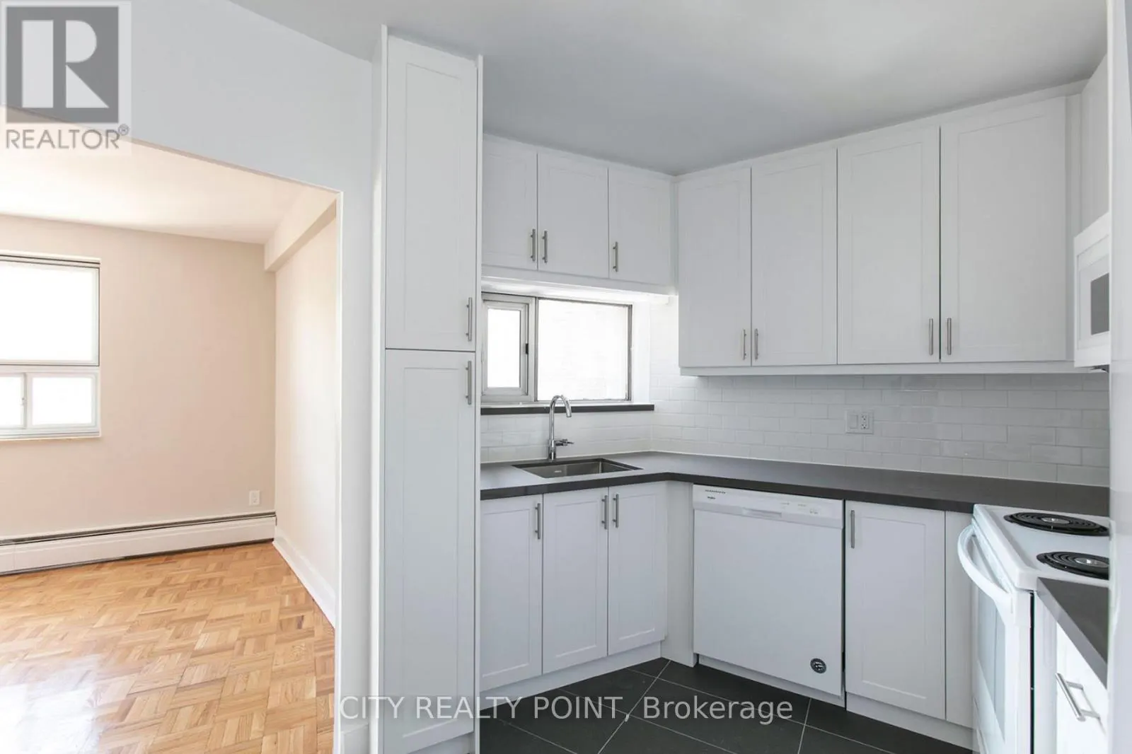 303 - 9 DEER PARK CRESCENT