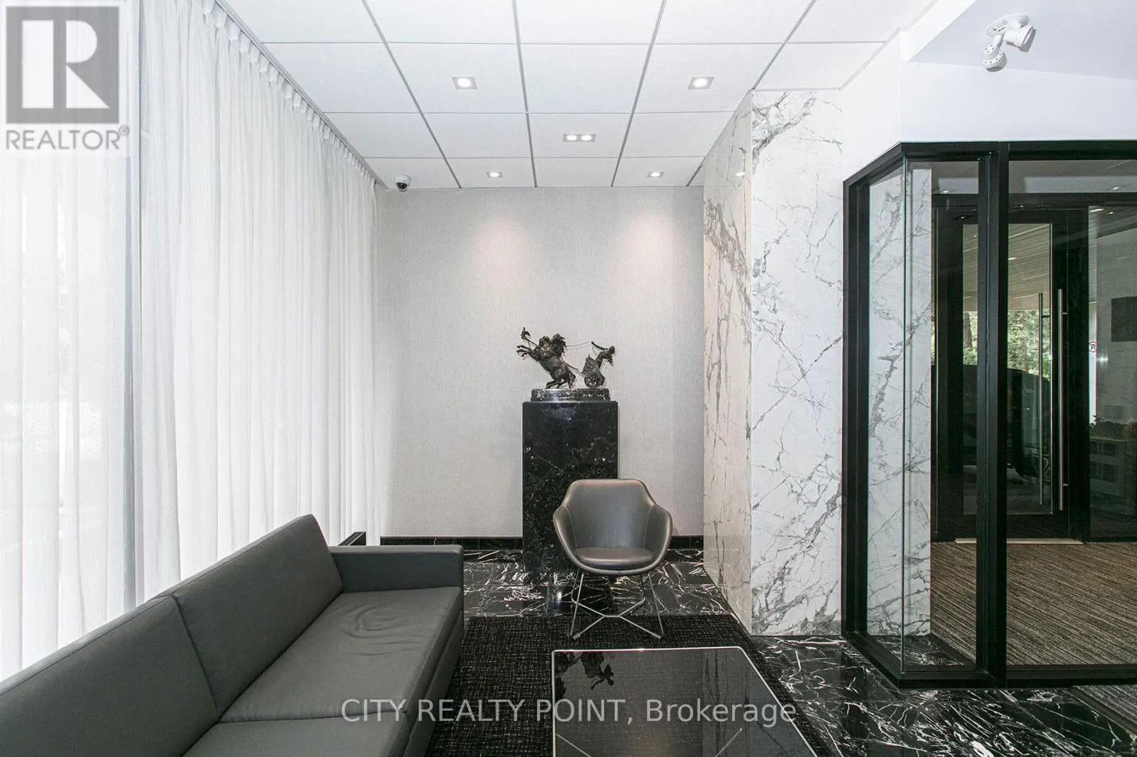 303 - 9 DEER PARK CRESCENT