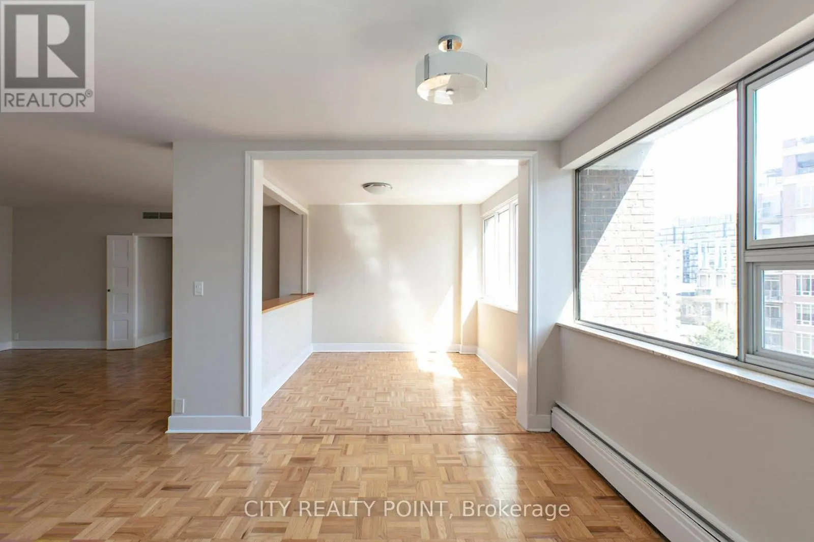303 - 9 DEER PARK CRESCENT