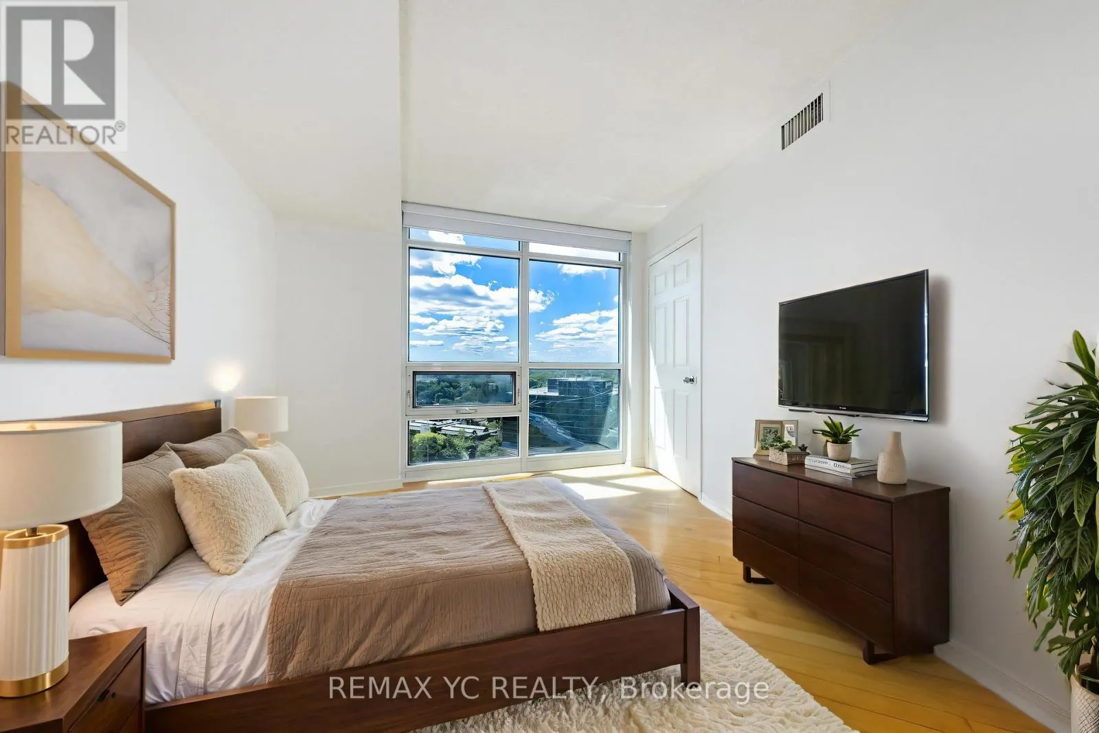 1605 - 28 HARRISON GARDEN BOULEVARD