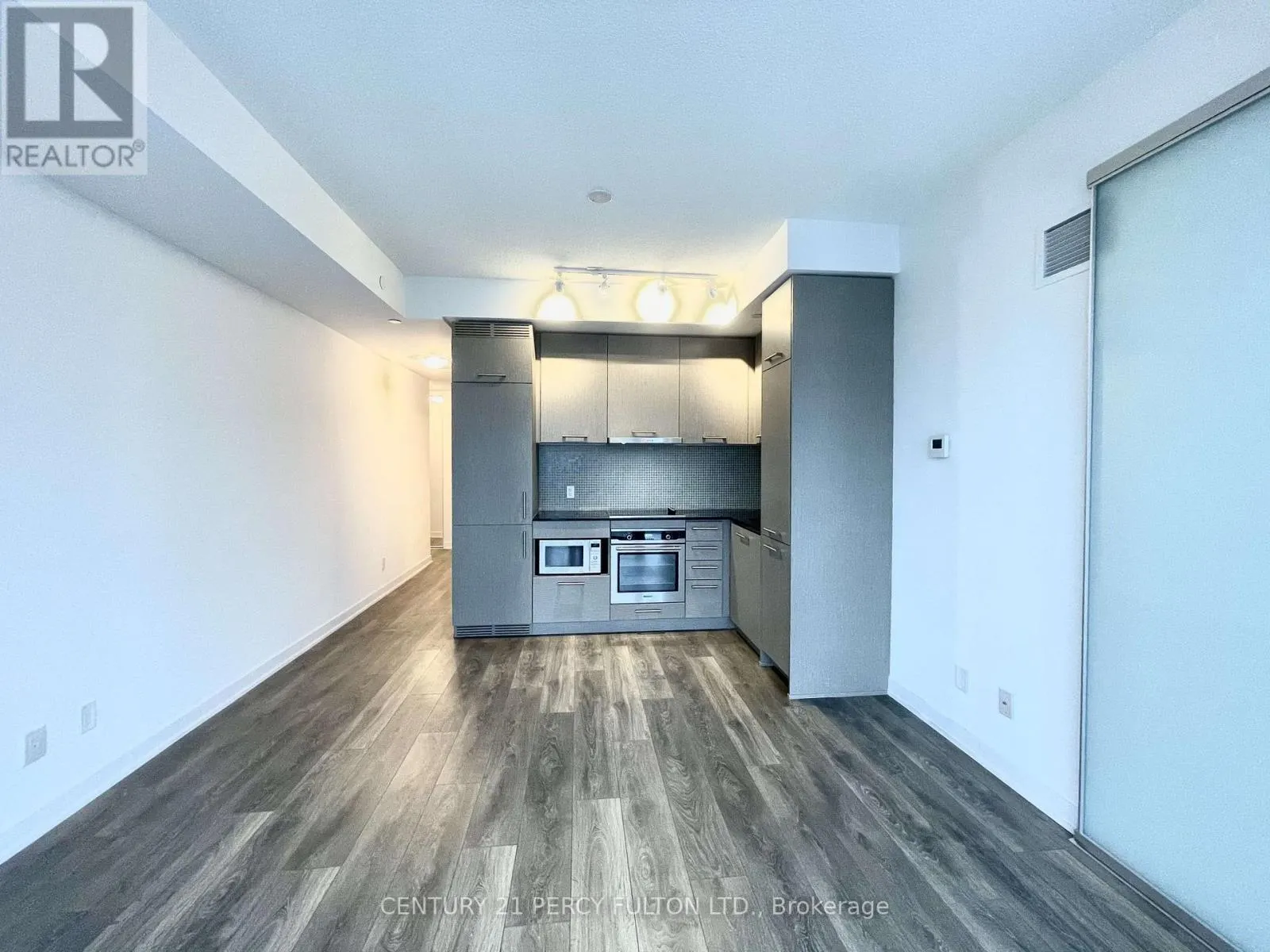 4013 - 87 PETER STREET