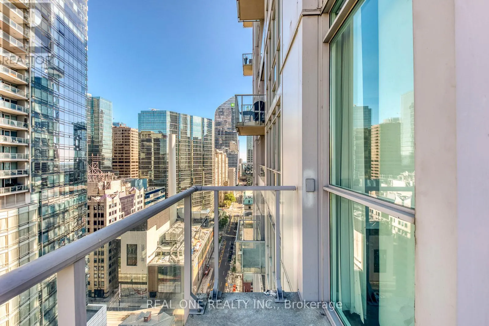 2007 - 126 SIMCOE STREET