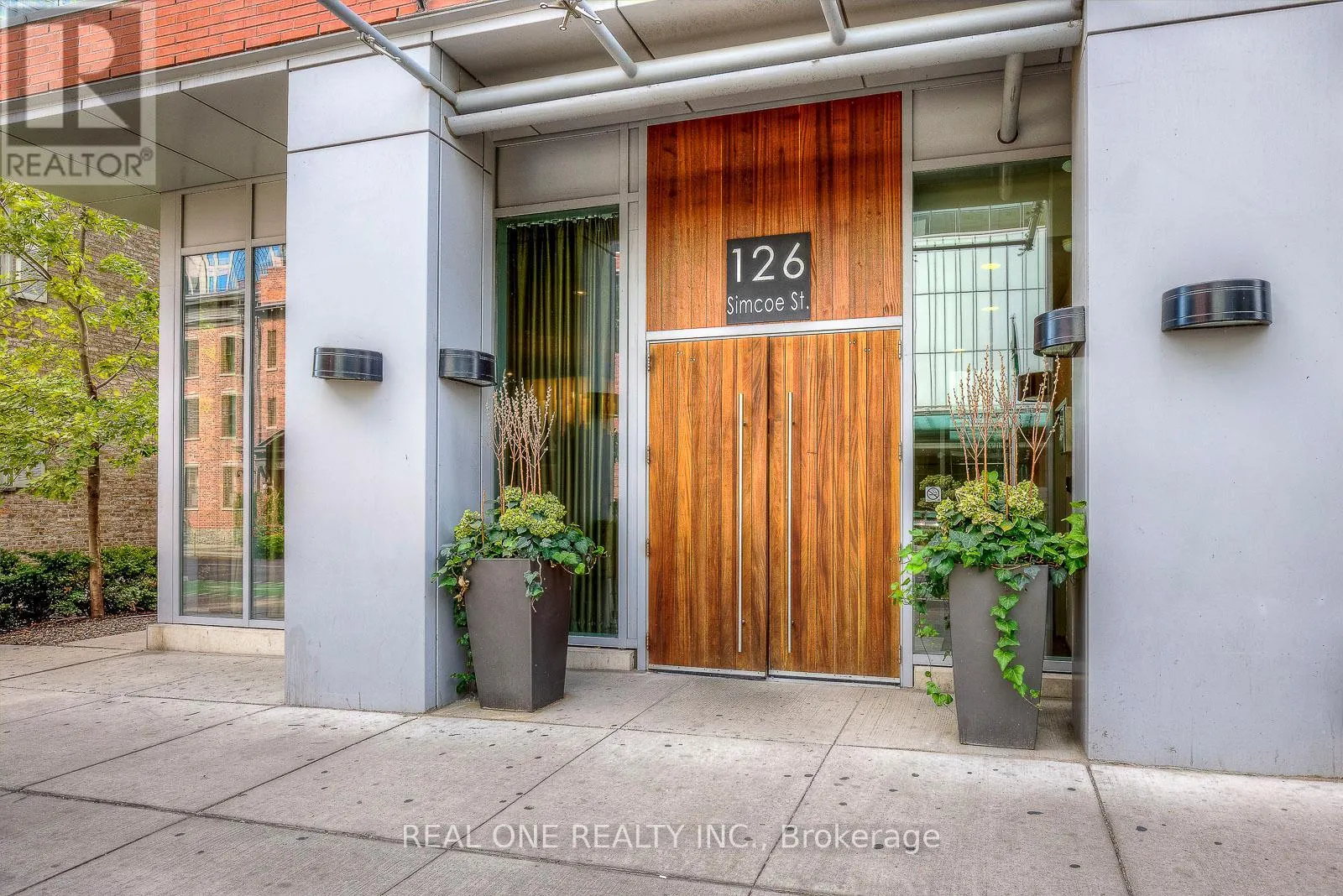 2007 - 126 SIMCOE STREET