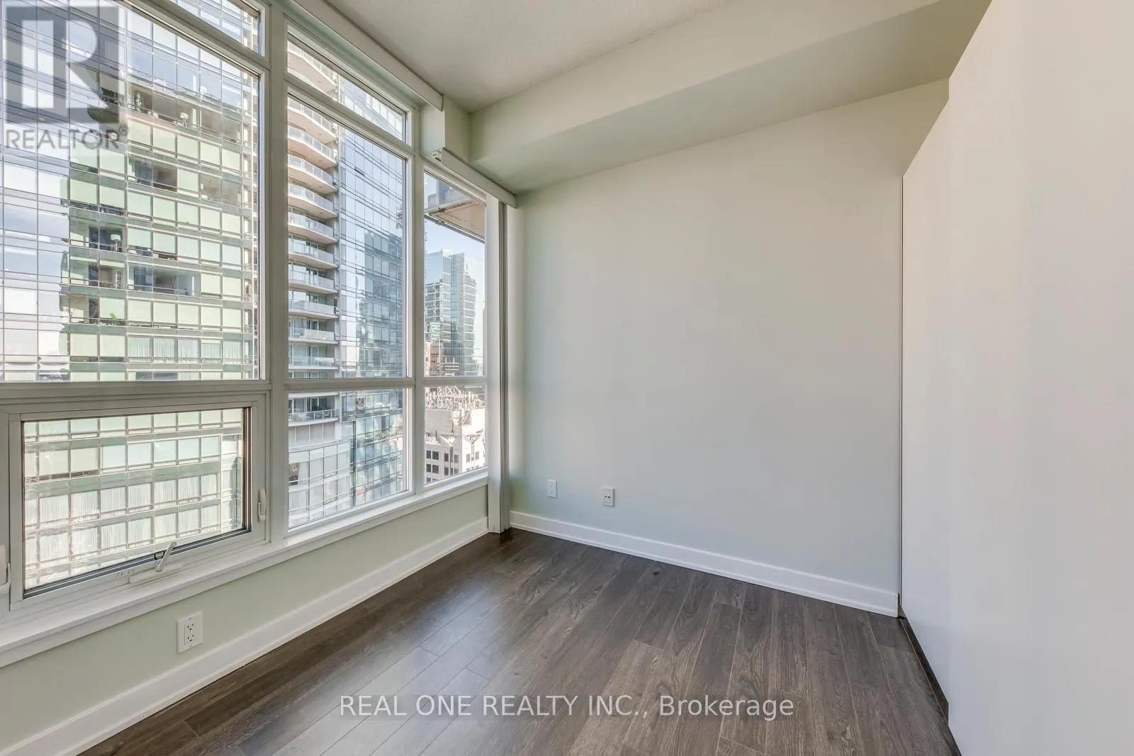 2007 - 126 SIMCOE STREET