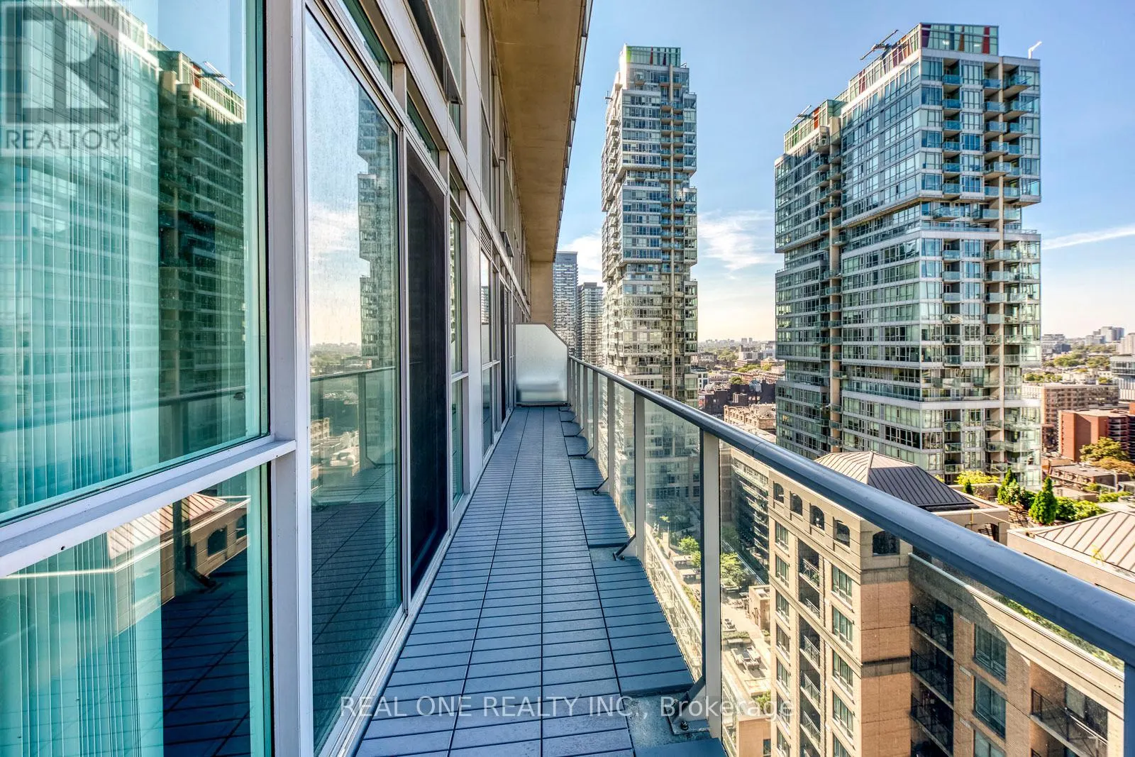 2007 - 126 SIMCOE STREET