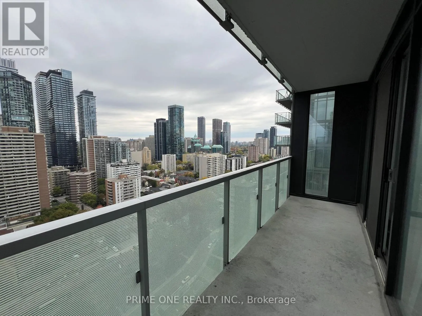 2507 - 28 WELLESLEY STREET E