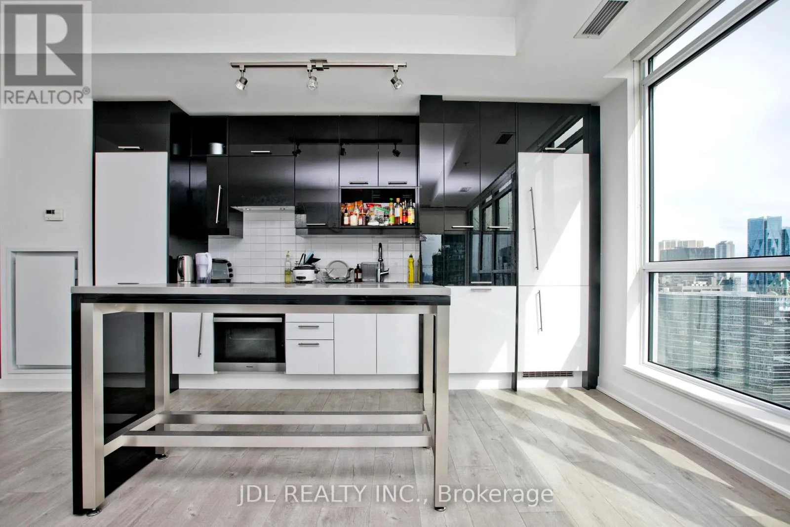 3805 - 30 NELSON STREET