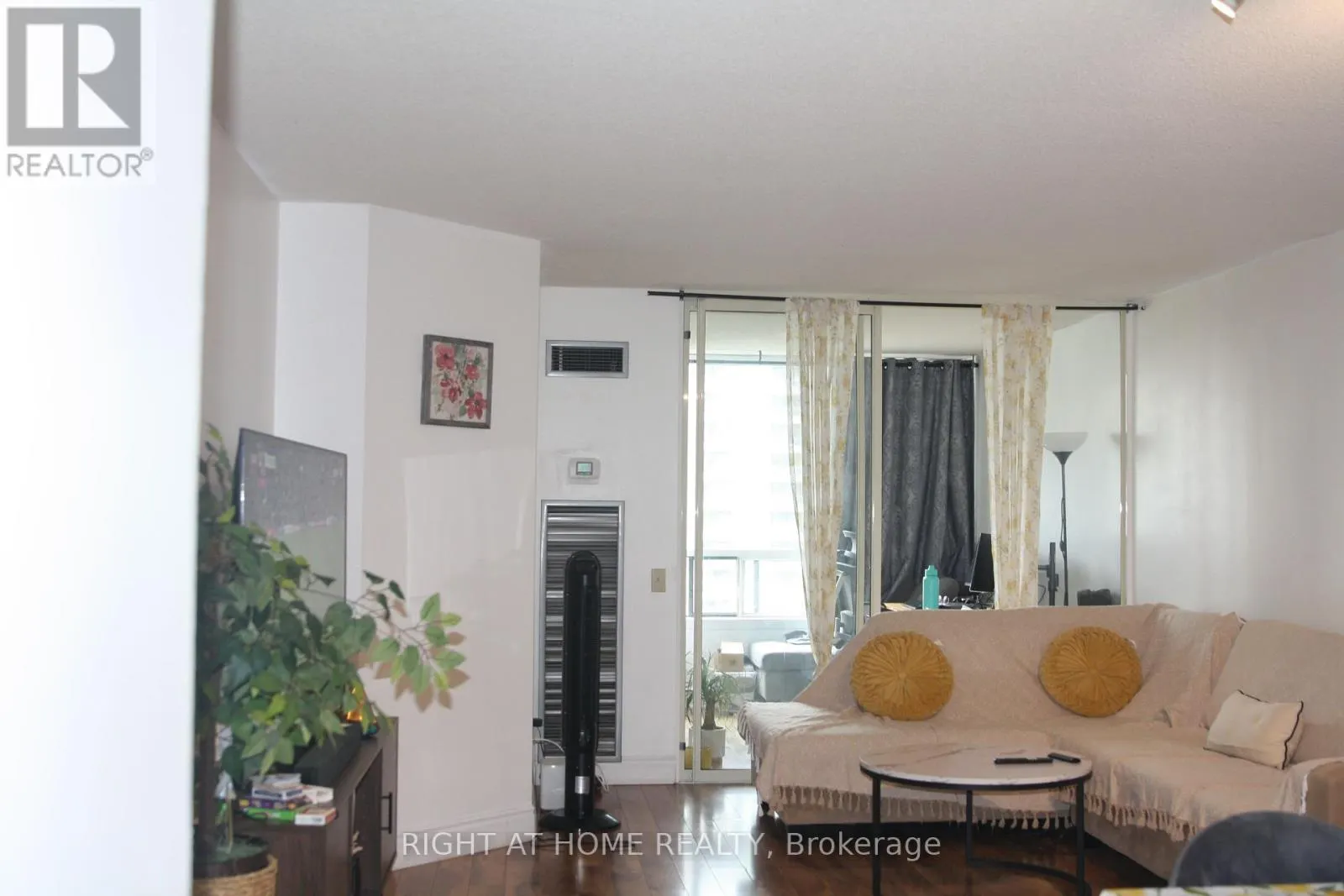 1104 - 7 BISHOP AVENUE