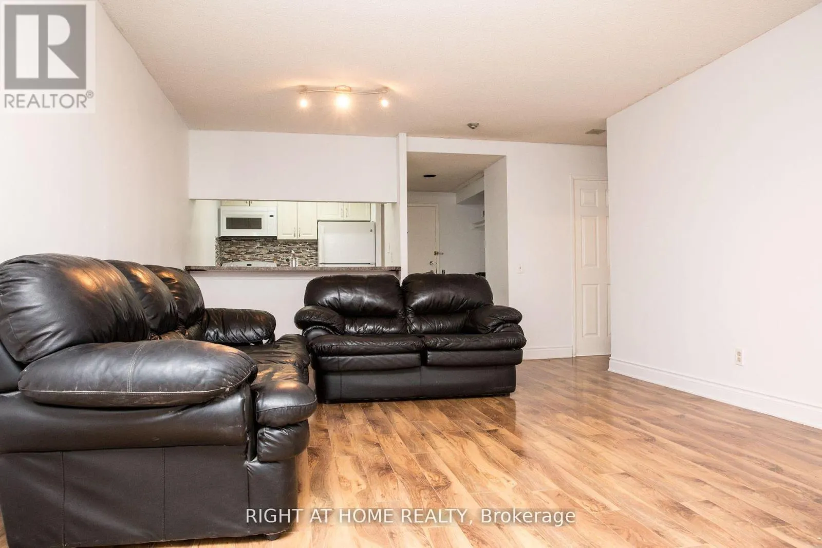 1104 - 7 BISHOP AVENUE