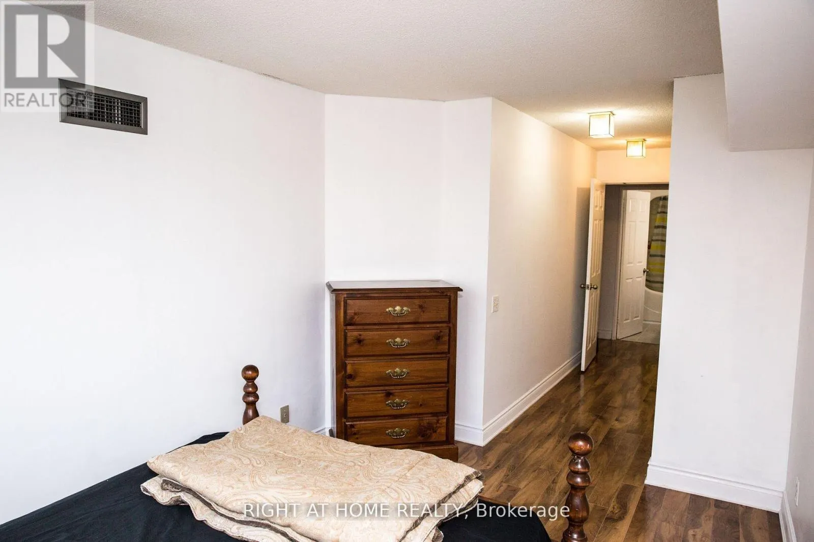 1104 - 7 BISHOP AVENUE