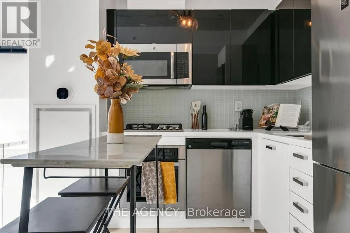 512 - 39 BRANT STREET