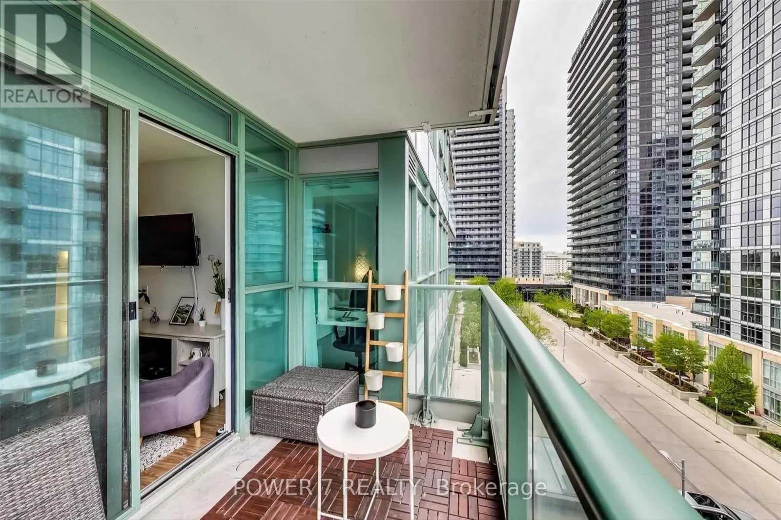 611 - 15 SINGER COURT
