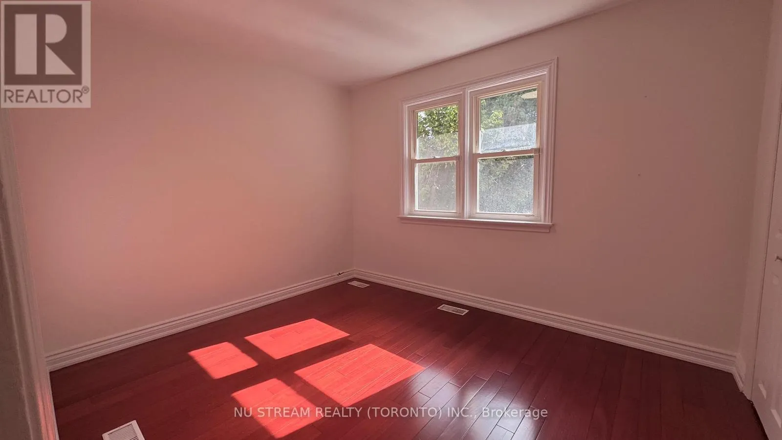 (1 LVL) - 435 CUMMER AVENUE