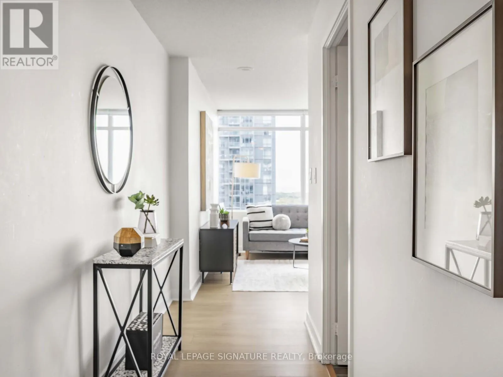 2709 - 25 TELEGRAM MEWS