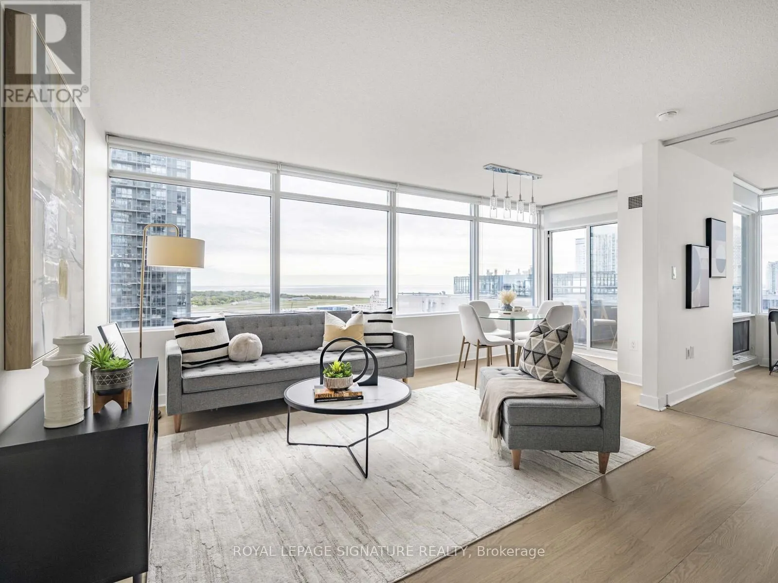 2709 - 25 TELEGRAM MEWS