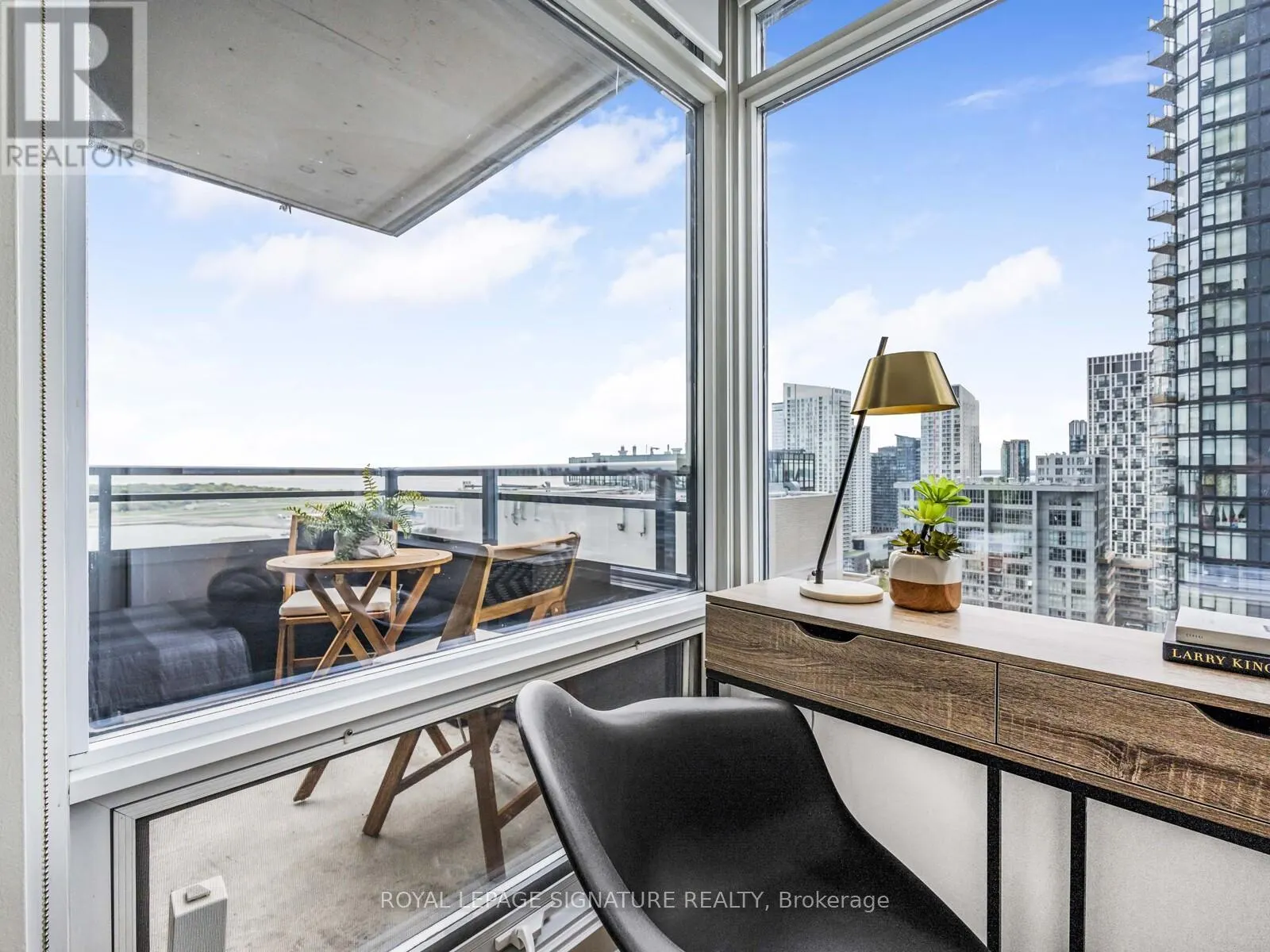2709 - 25 TELEGRAM MEWS