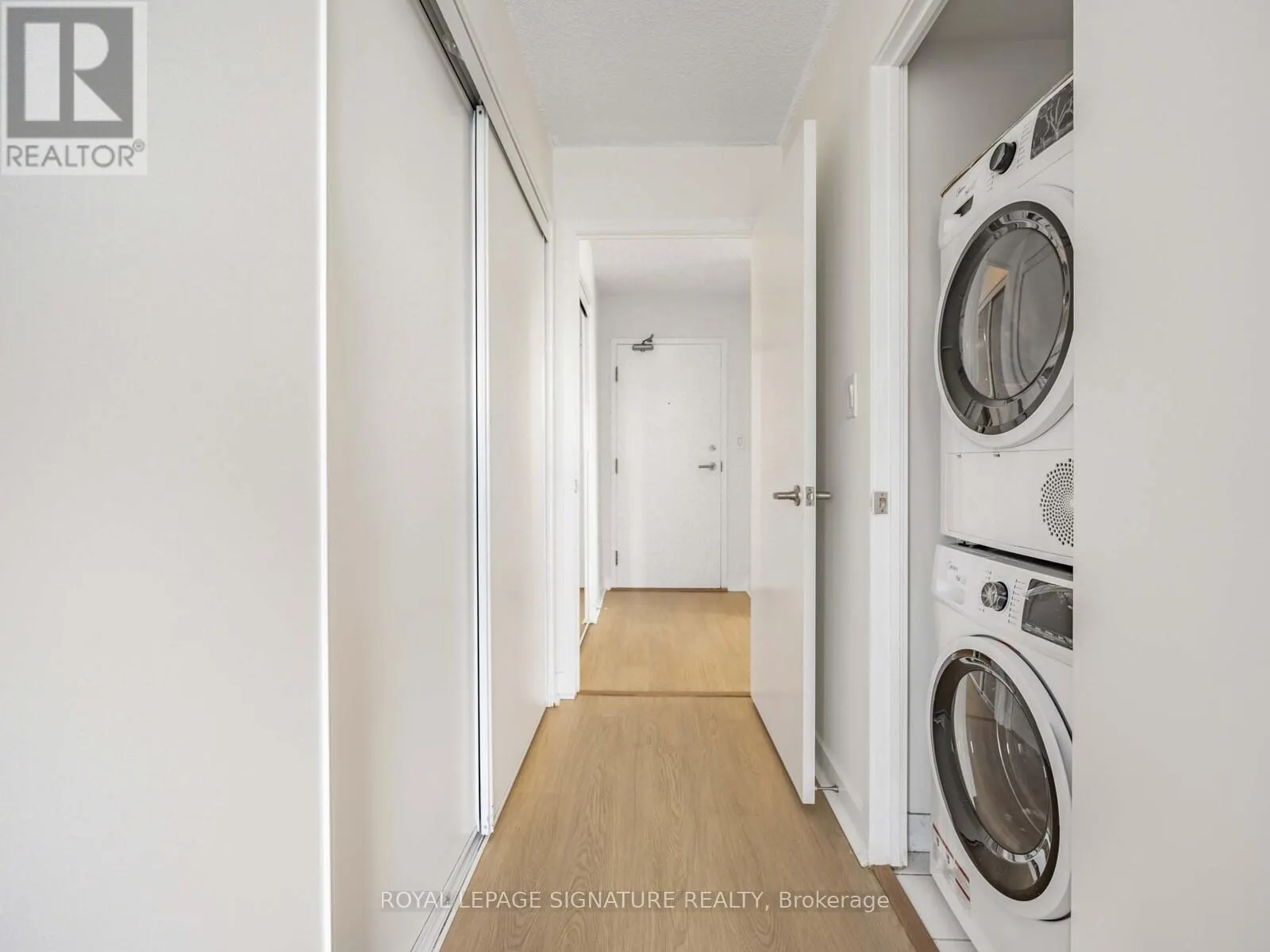 2709 - 25 TELEGRAM MEWS